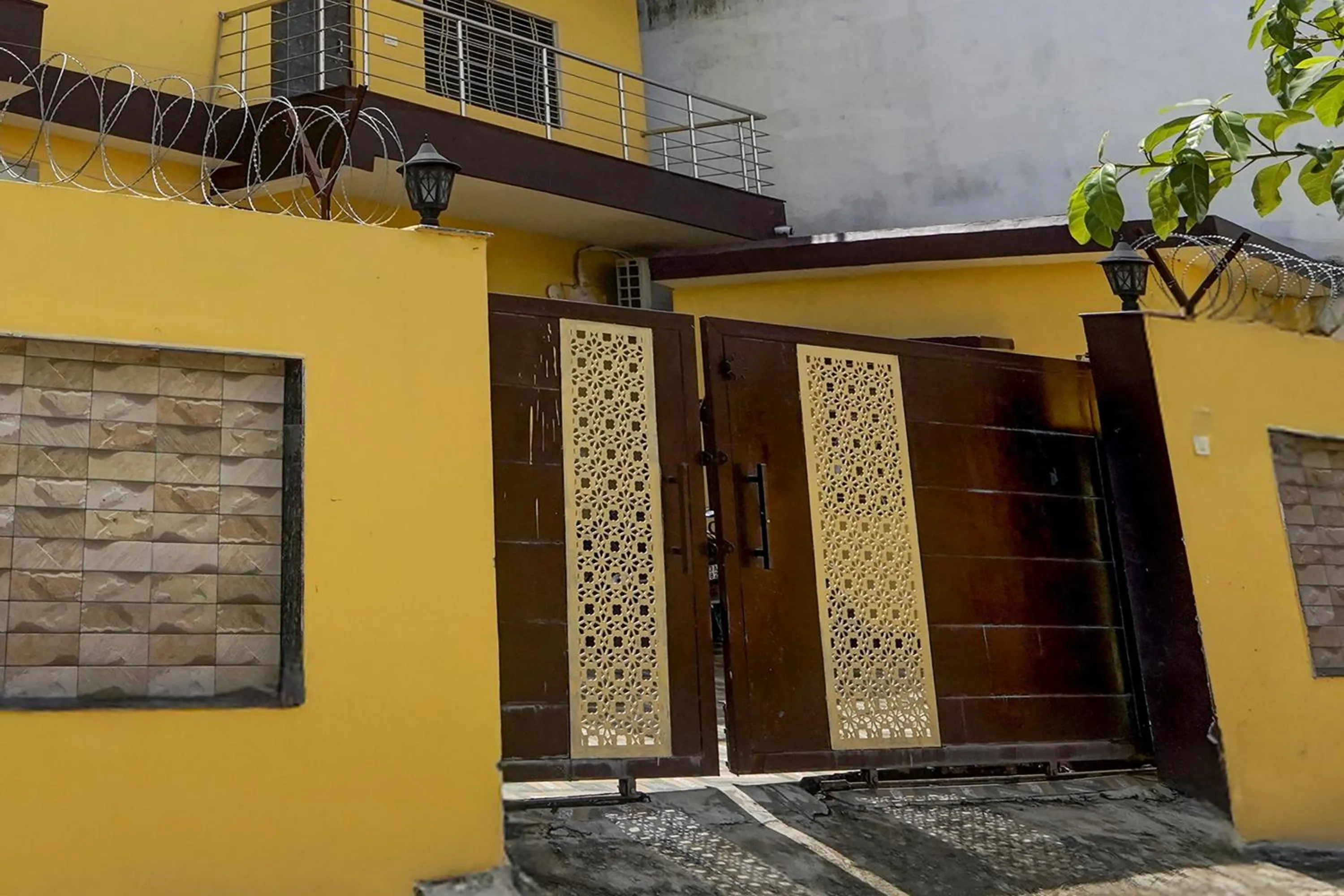 Facade/entrance in Super Hotel O Samne Ghat