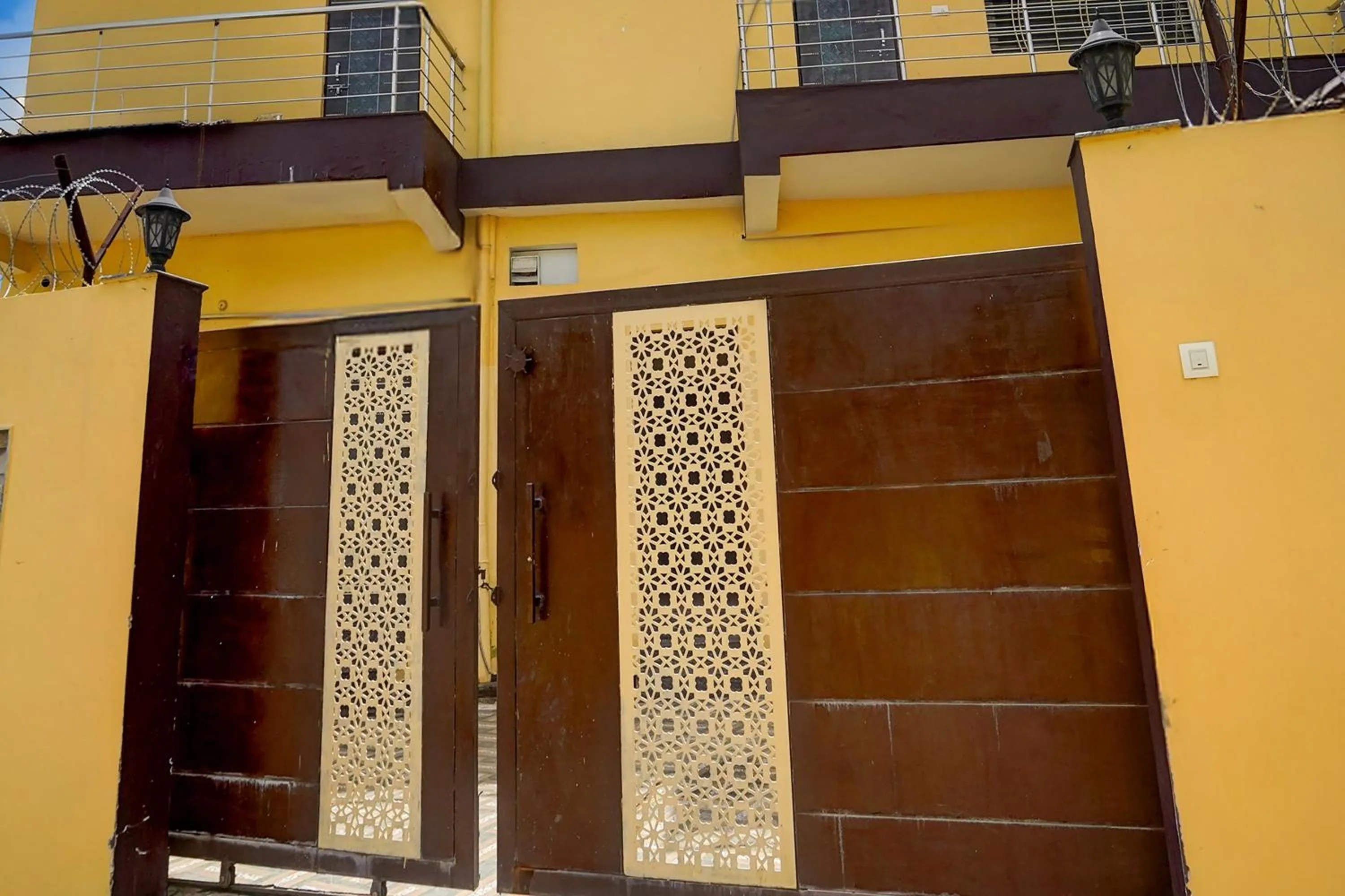 Facade/entrance in Super Hotel O Samne Ghat