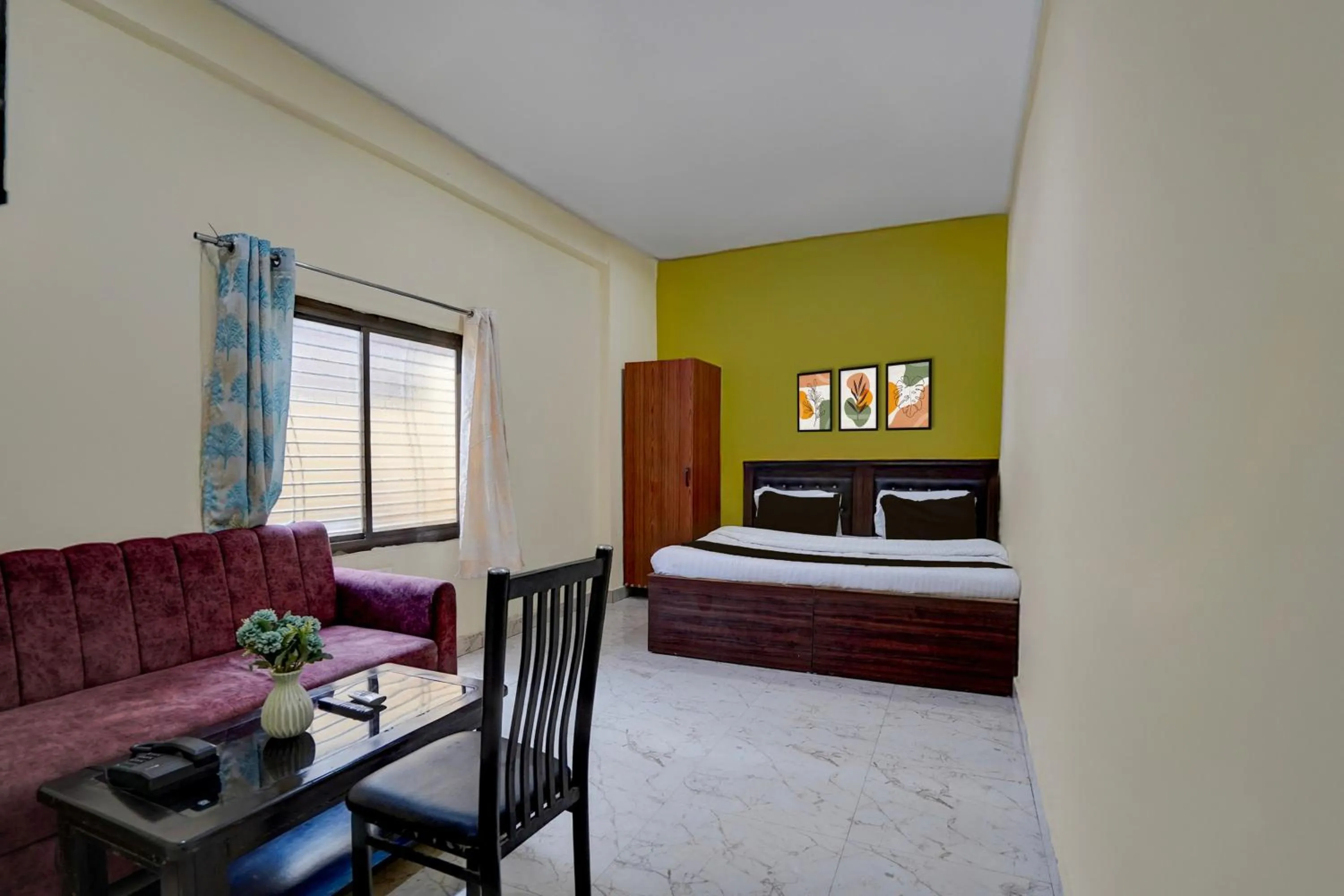 Bedroom, Bed in Super Hotel O Samne Ghat