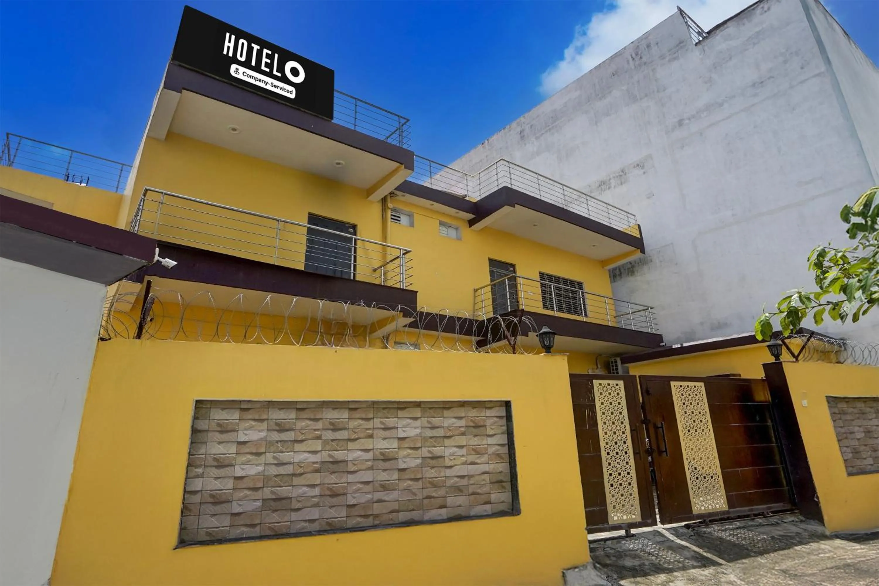 Facade/entrance in Super Hotel O Samne Ghat