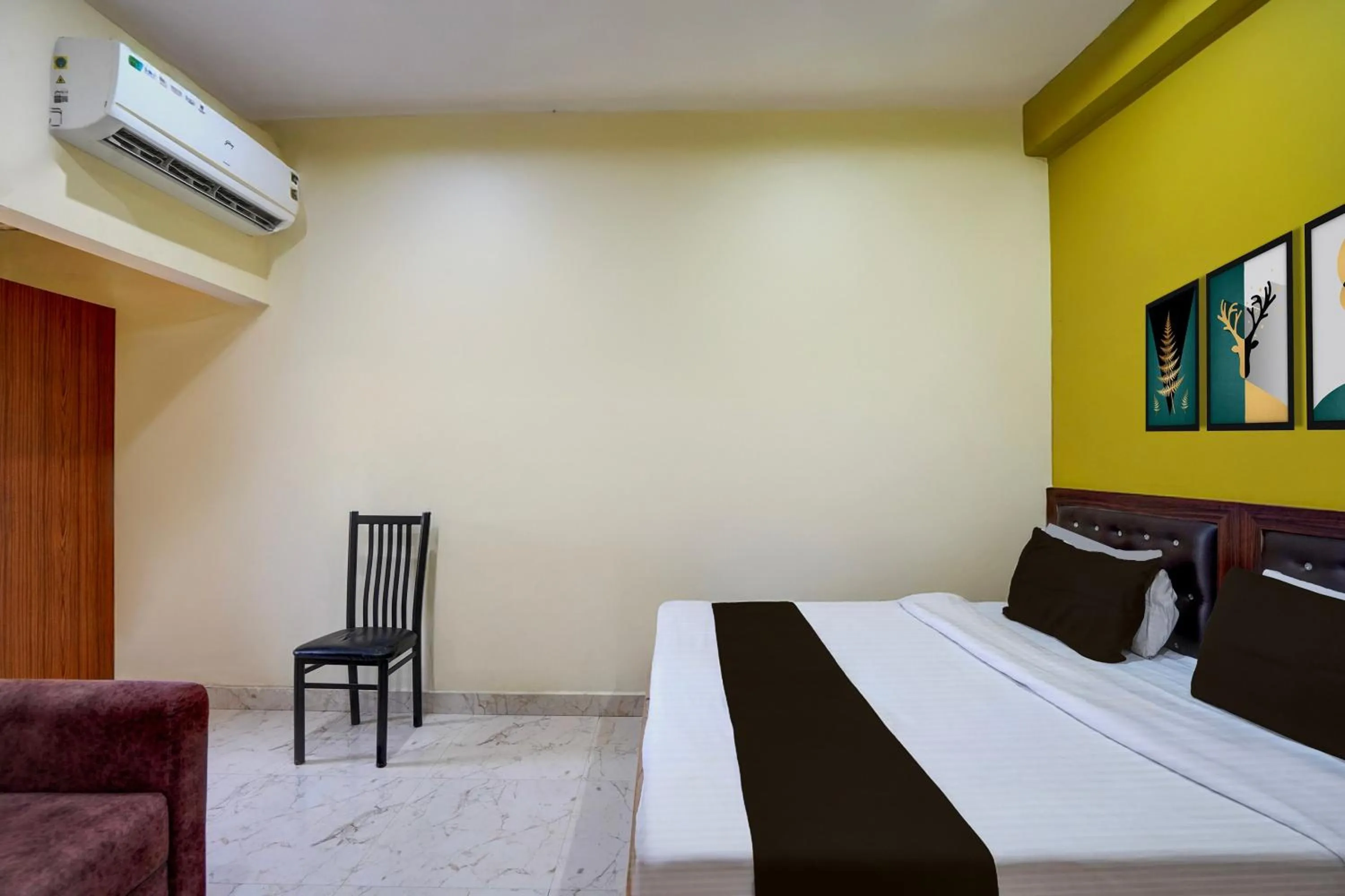 Bedroom, Bed in Super Hotel O Samne Ghat