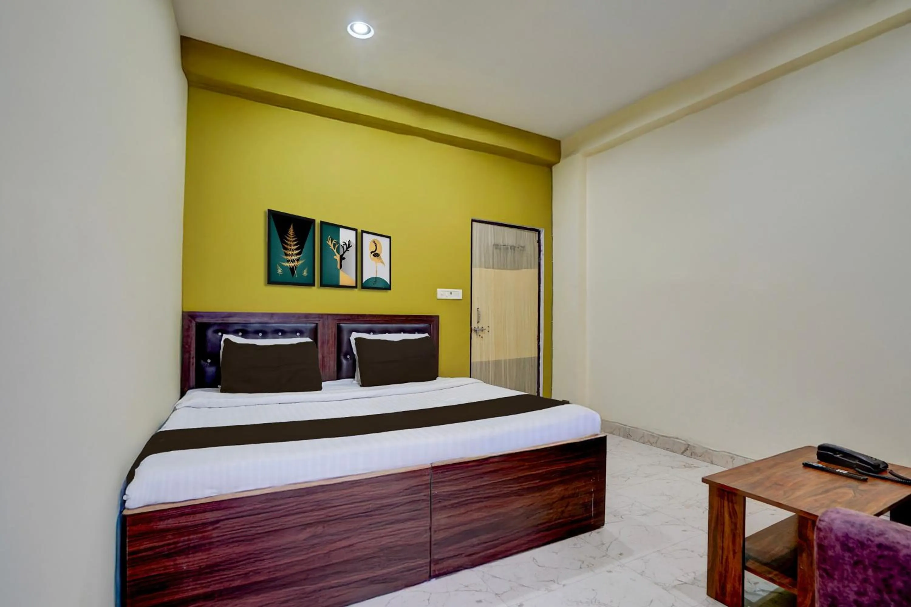 Bedroom, Bed in Super Hotel O Samne Ghat