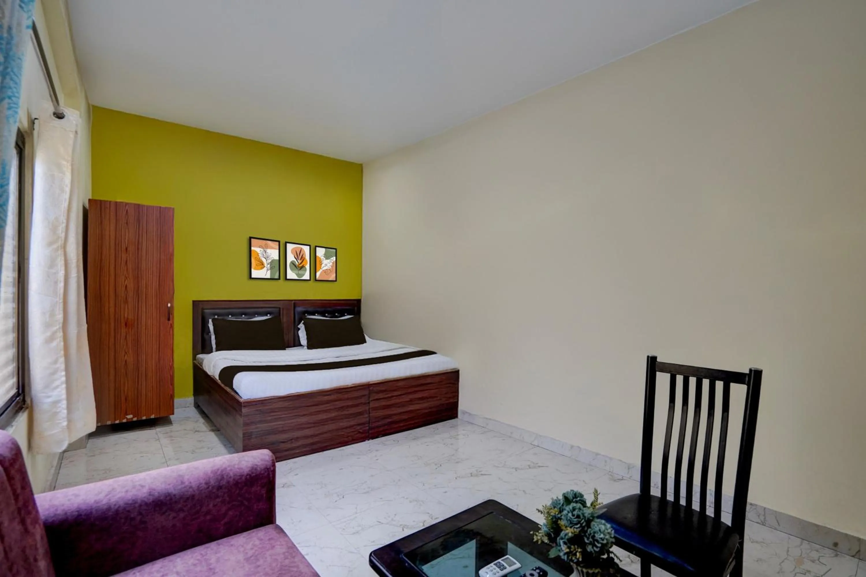 Bedroom, Bed in Super Hotel O Samne Ghat