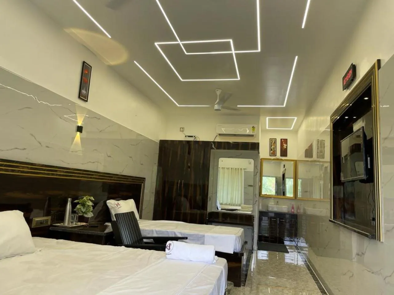 View (from property/room), Bed in HOTEL CYRIL