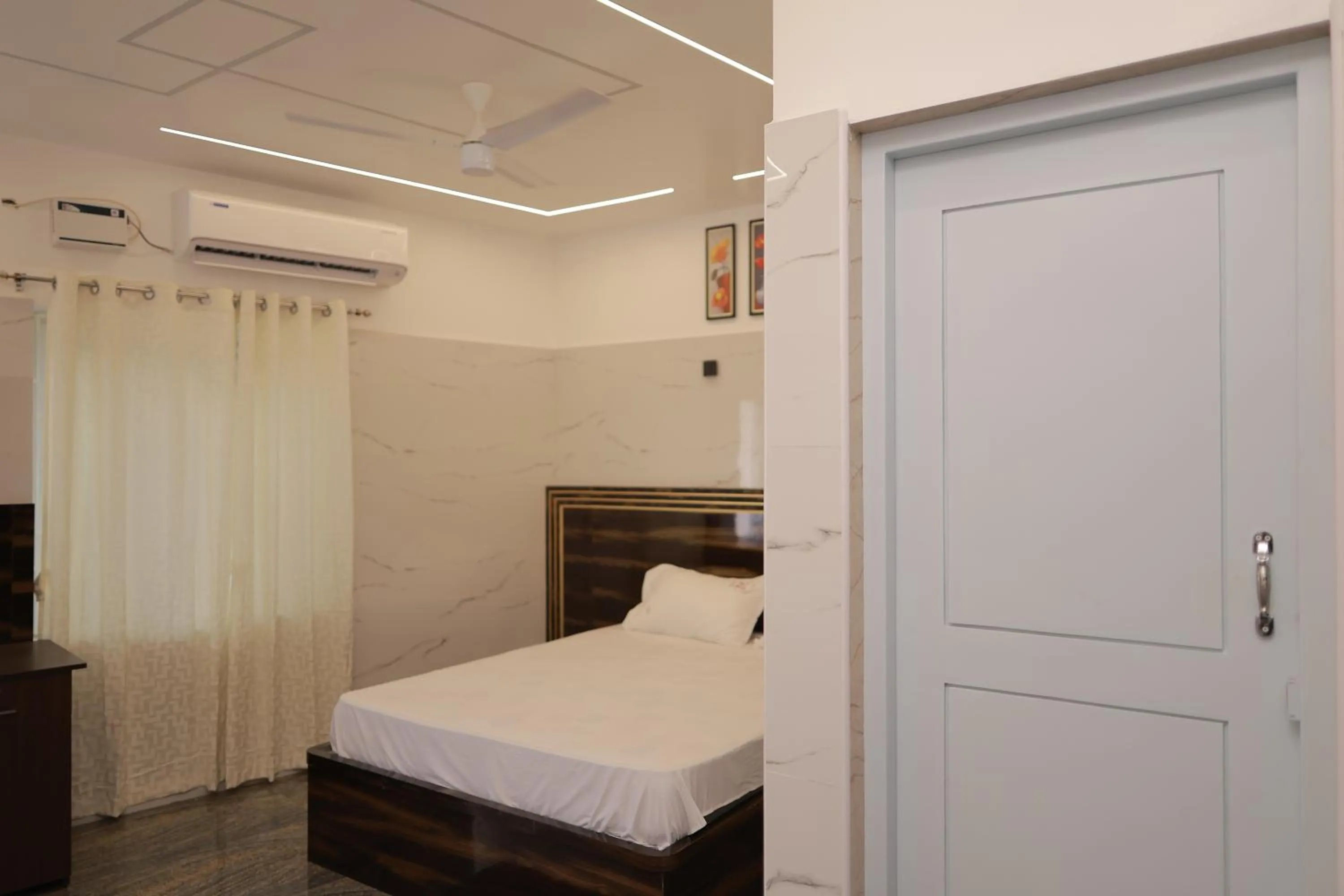 Bedroom, Bed in HOTEL CYRIL