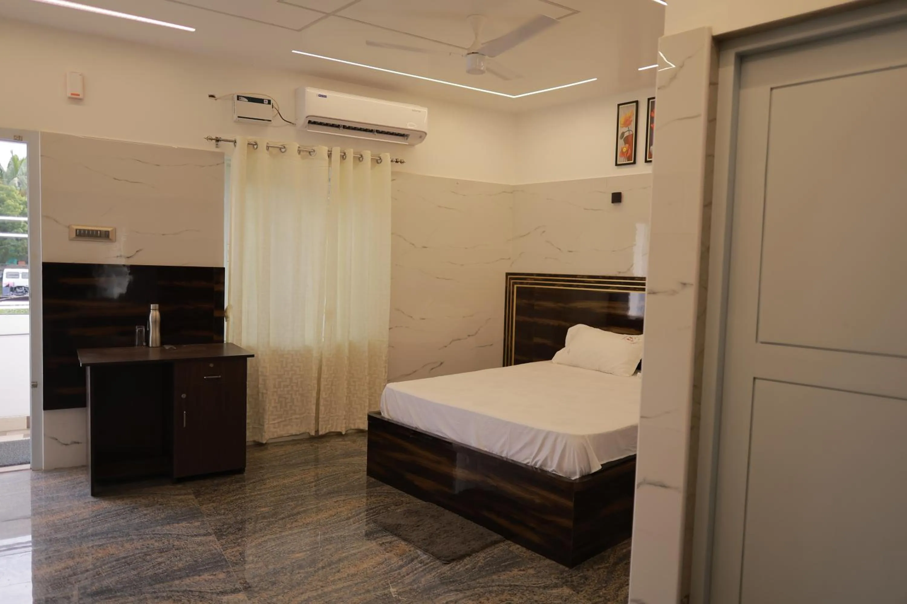 Bedroom, Bed in HOTEL CYRIL