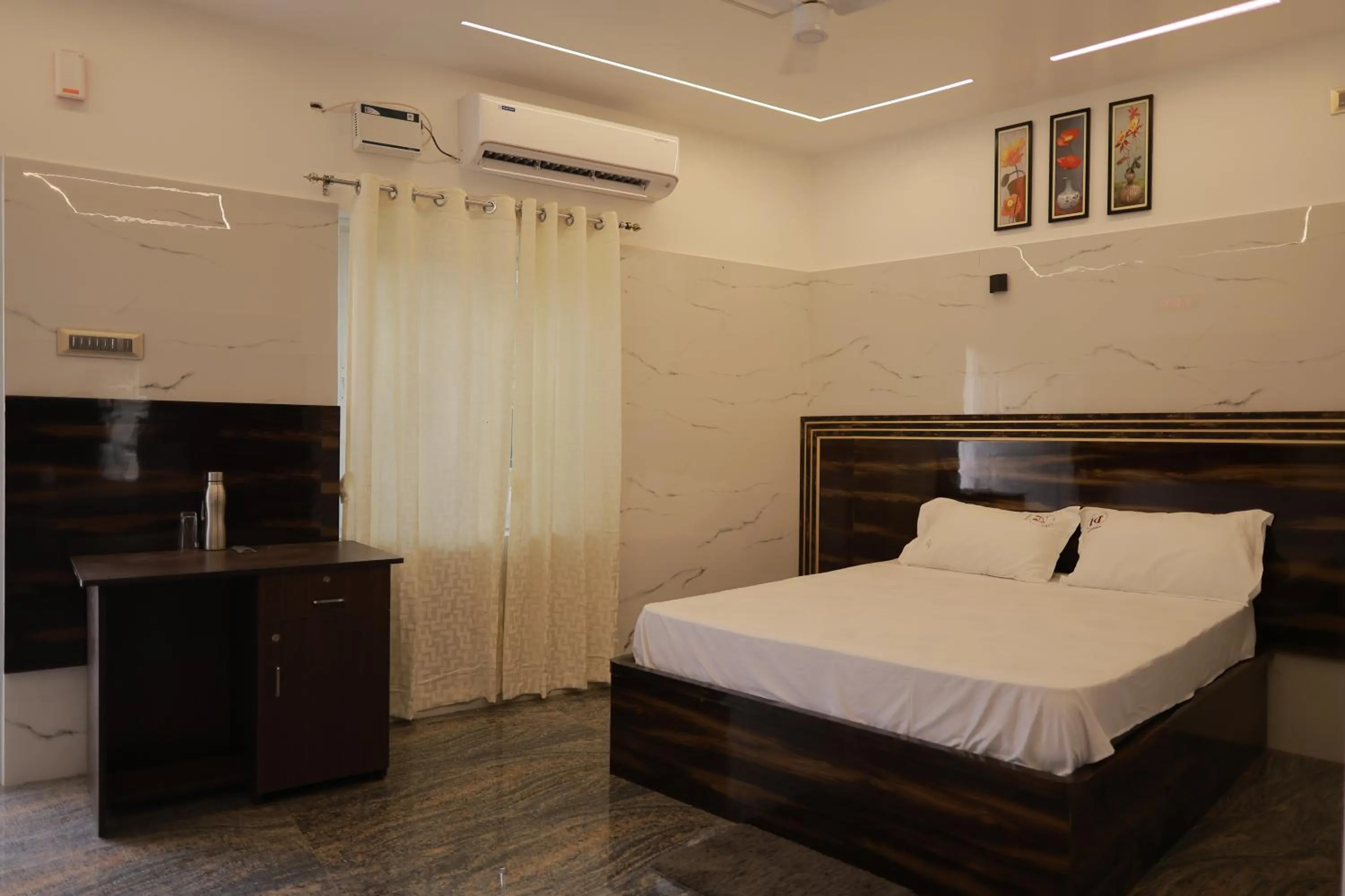 Bedroom, Bed in HOTEL CYRIL