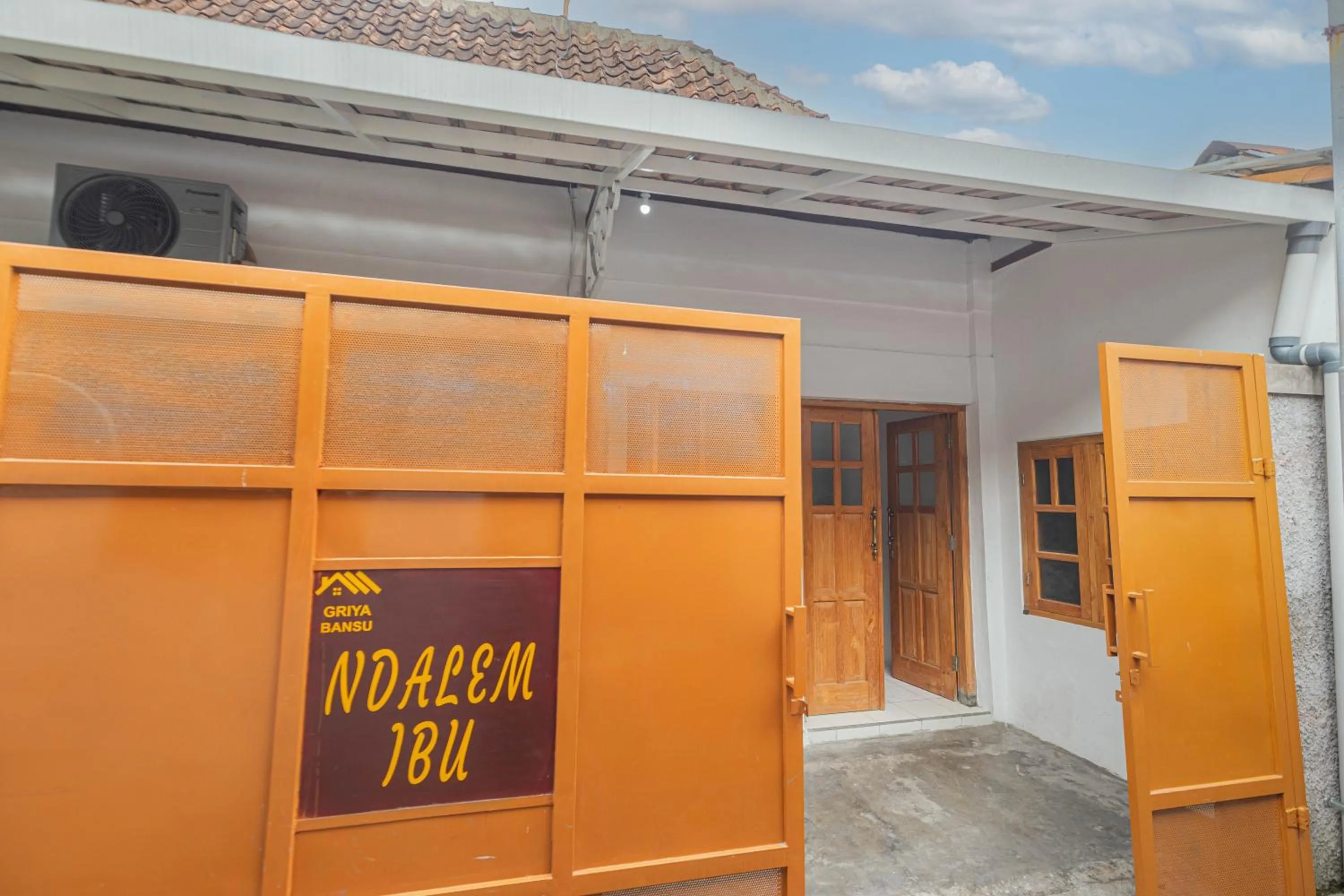 Property building in GRIYA BANSU : Ndalem Ibu