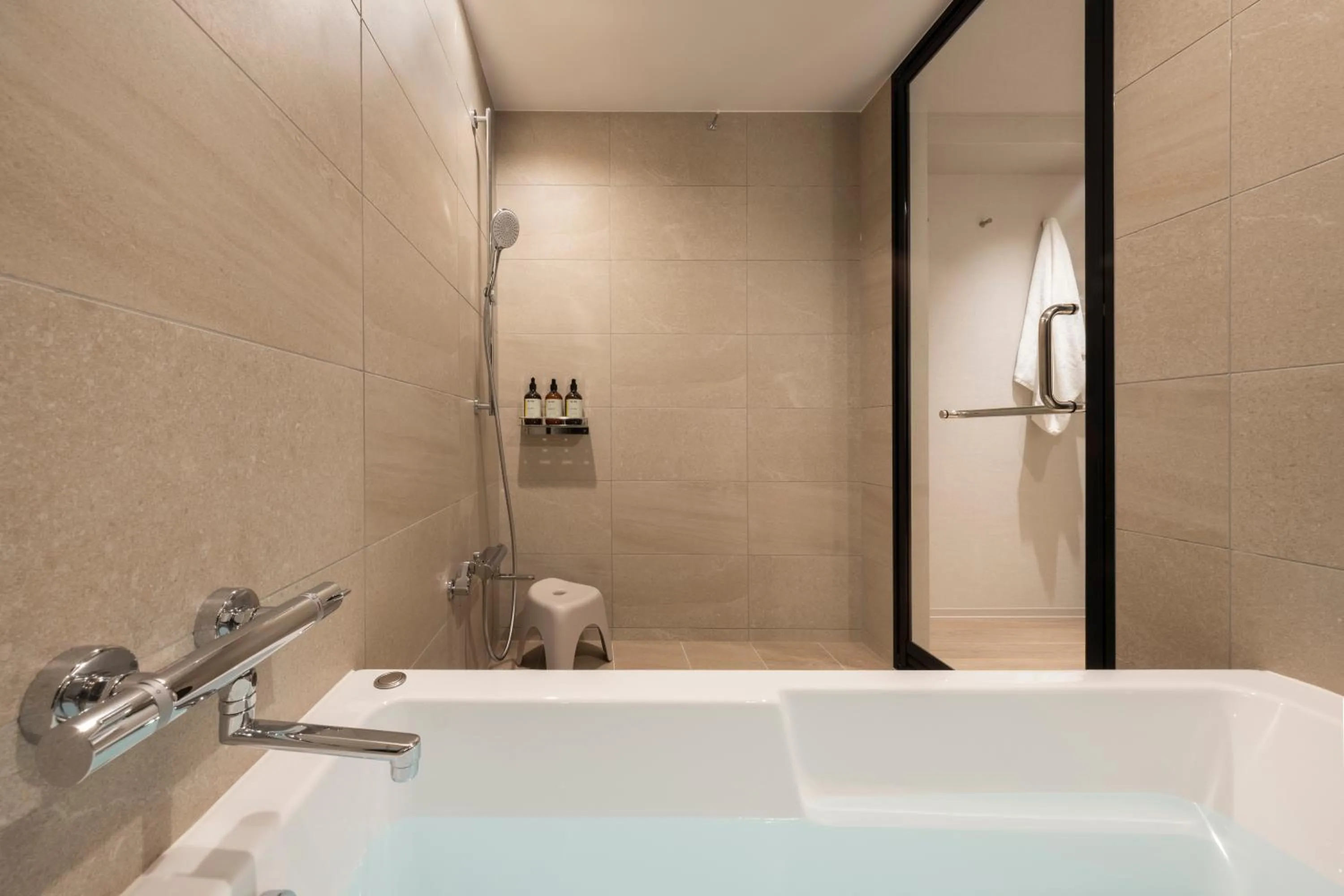 Shower in seven x seven Itoshima