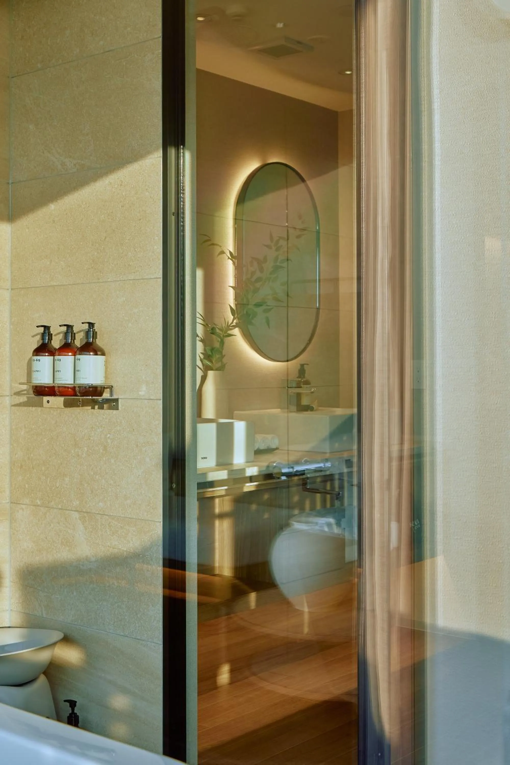 Shower in seven x seven Itoshima