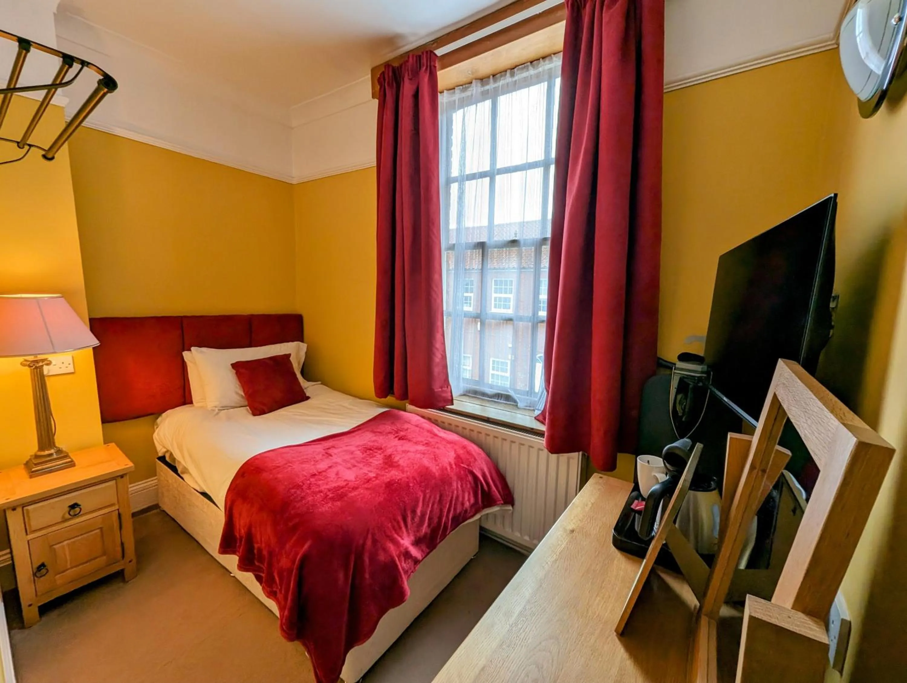 Bedroom, Bed in Archway House