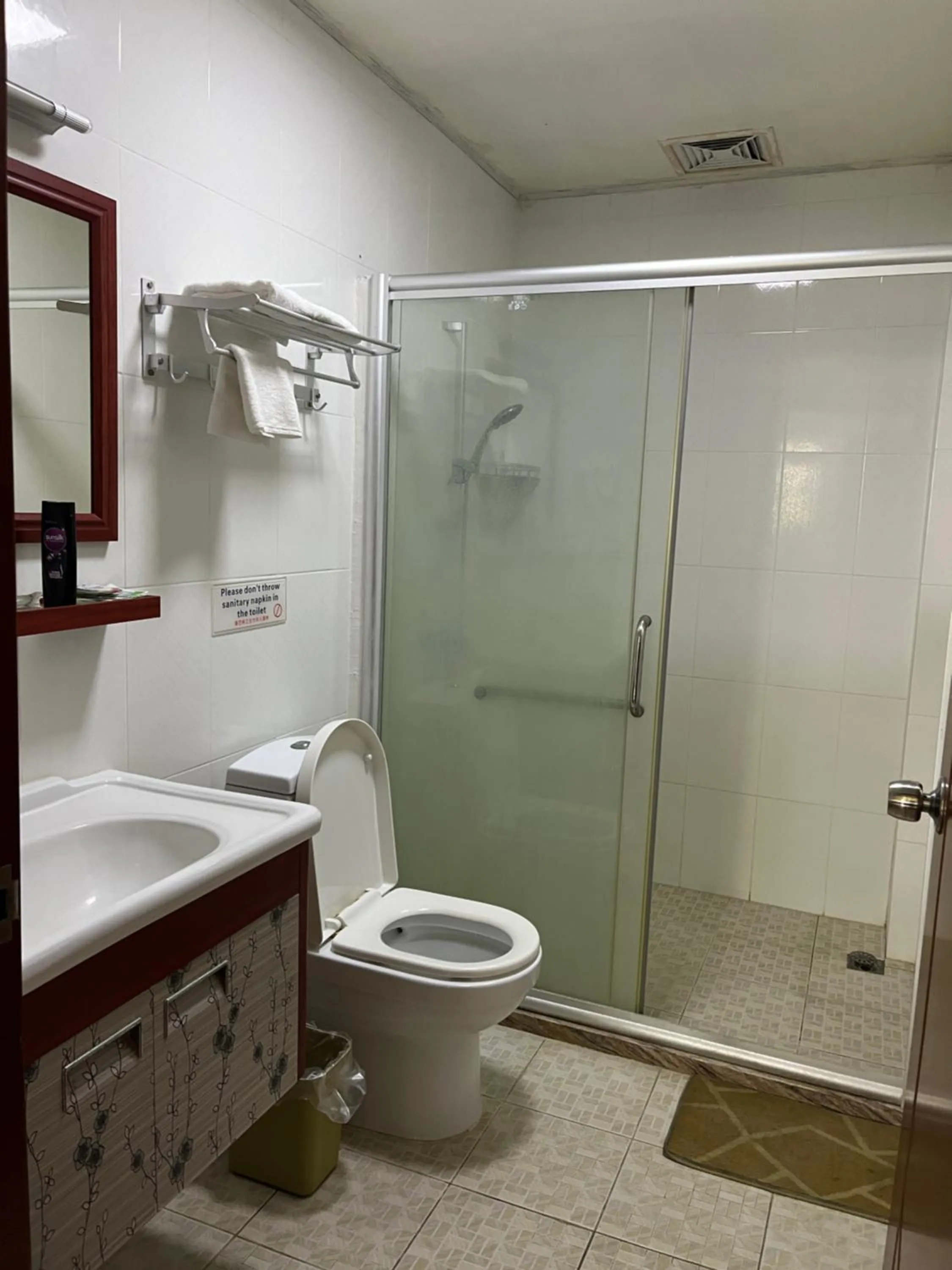 Shower in Meida Hotel