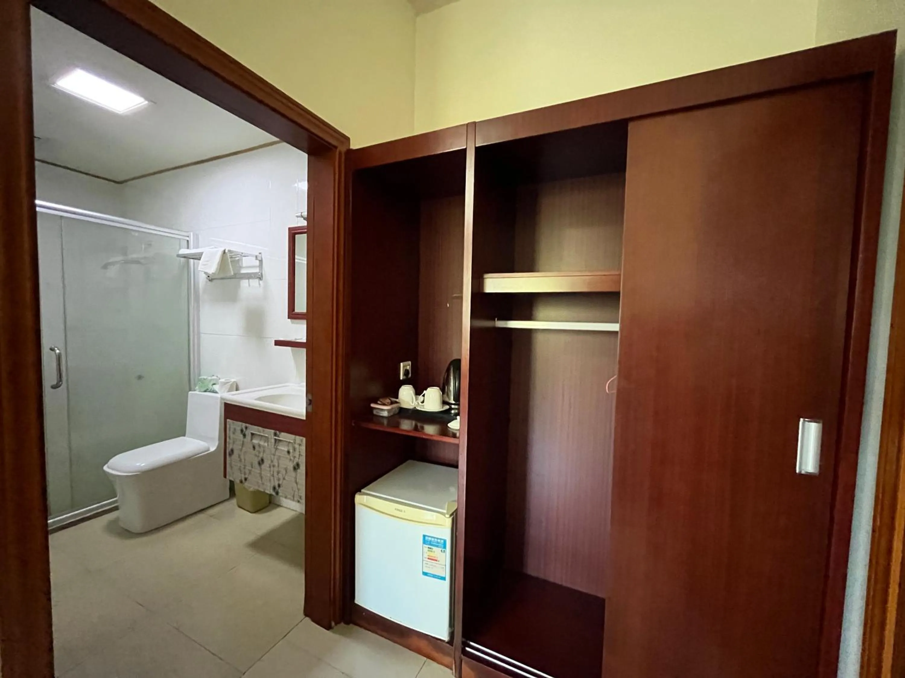 Shower in Meida Hotel