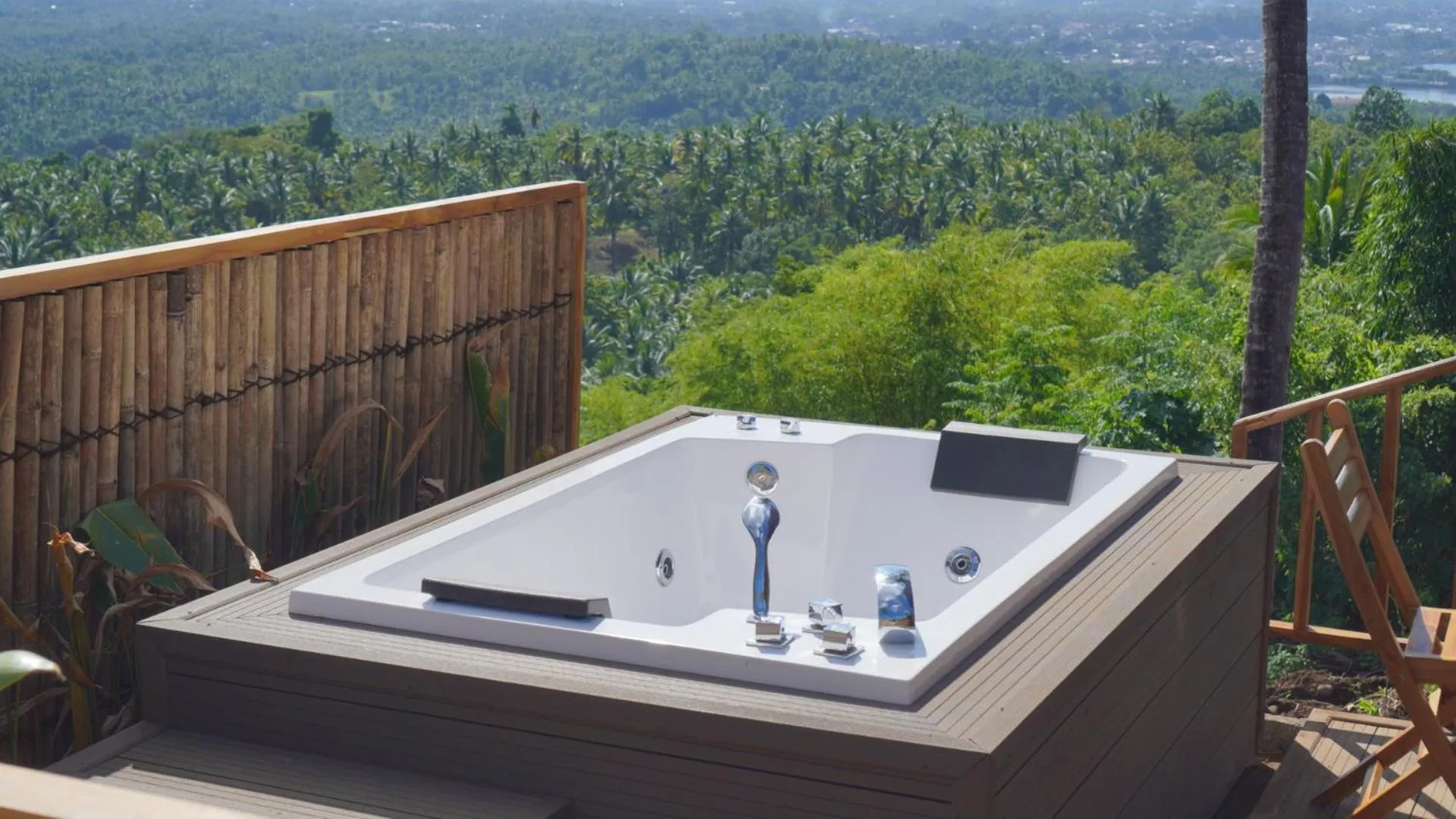 Bobocabin Bunaken Hills, Manado