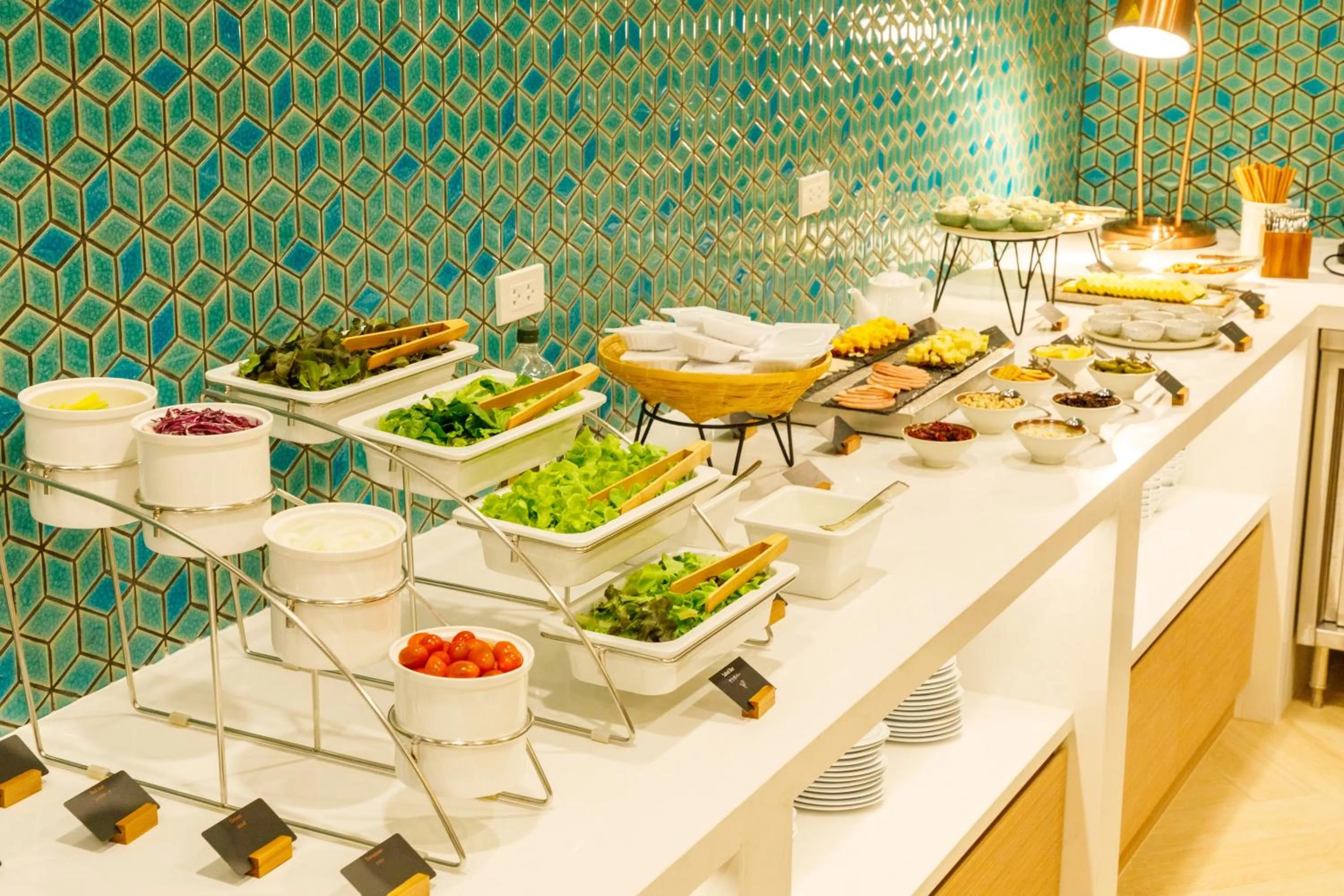 Restaurant/places to eat in Nishitetsu Hotel Croom Bangkok Silom