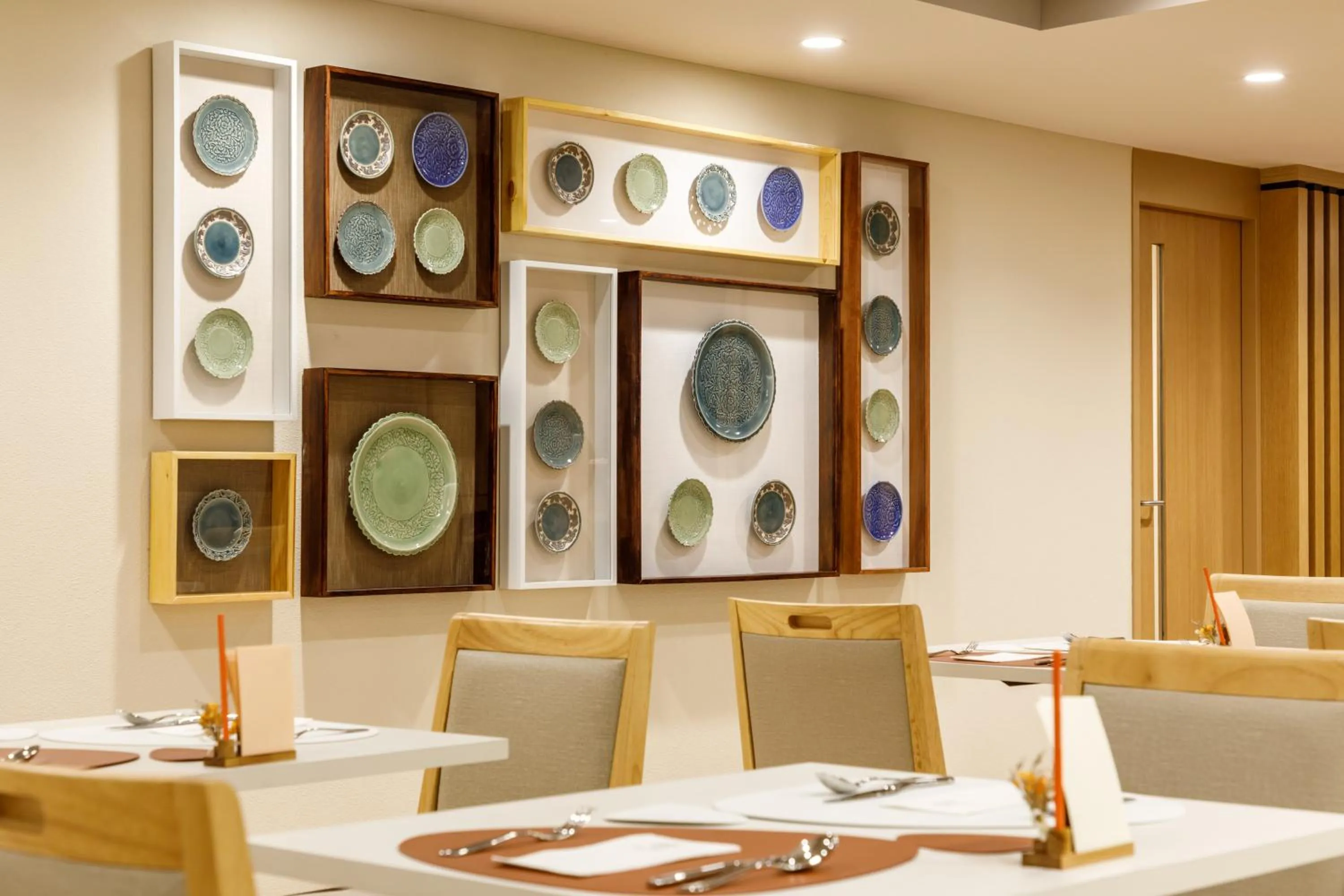 Restaurant/places to eat in Nishitetsu Hotel Croom Bangkok Silom