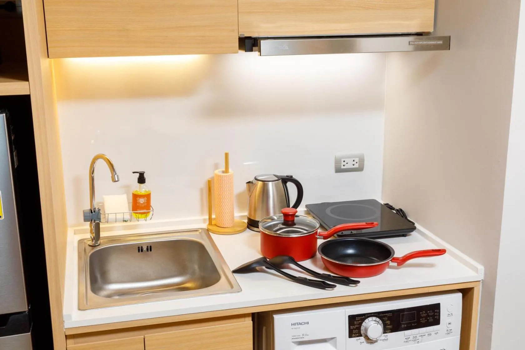 Kitchen or kitchenette in Nishitetsu Hotel Croom Bangkok Silom