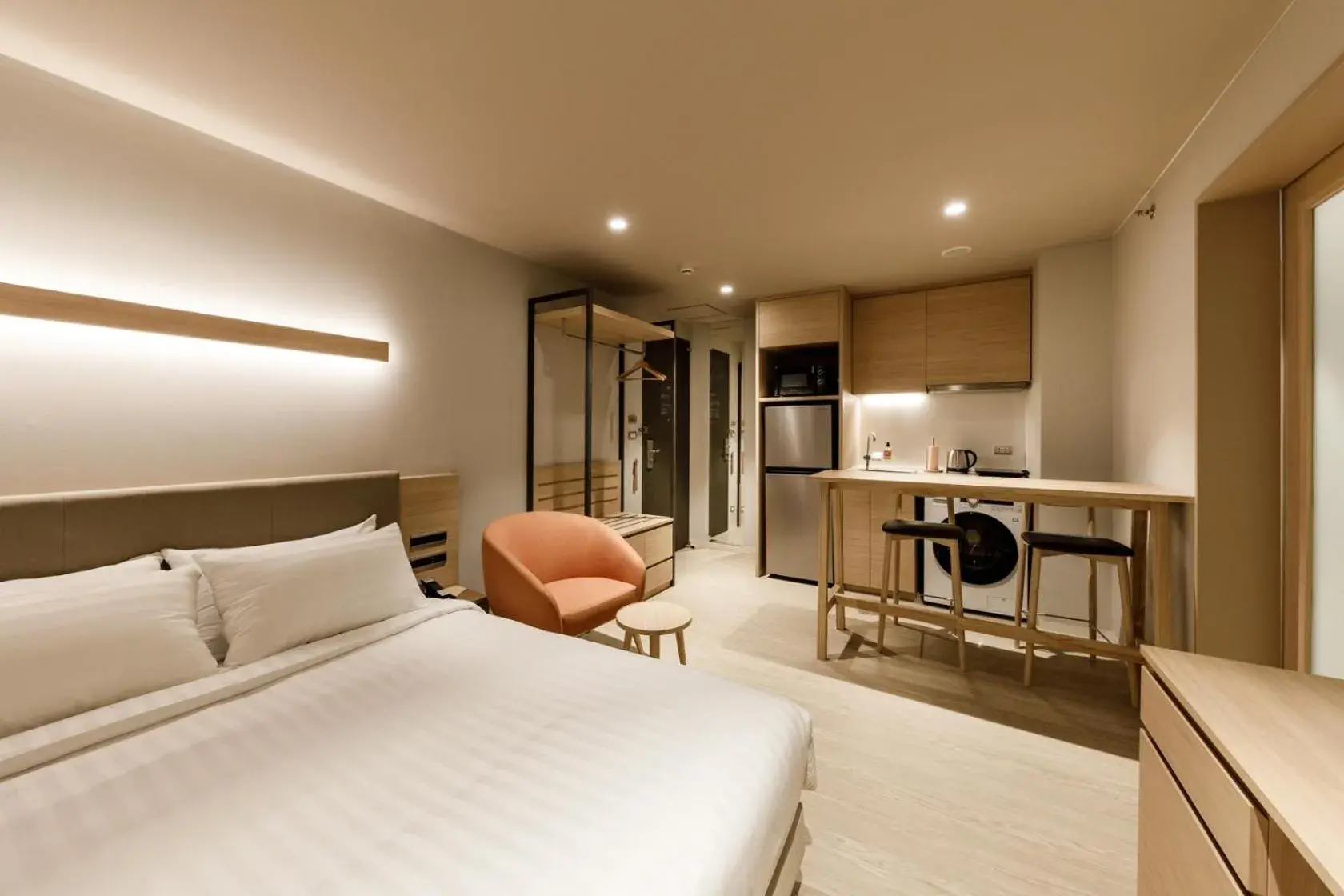 Deluxe Double Room in Nishitetsu Hotel Croom Bangkok Silom Deluxe Double Room in Nishitetsu Hotel Croom Bangkok Silom