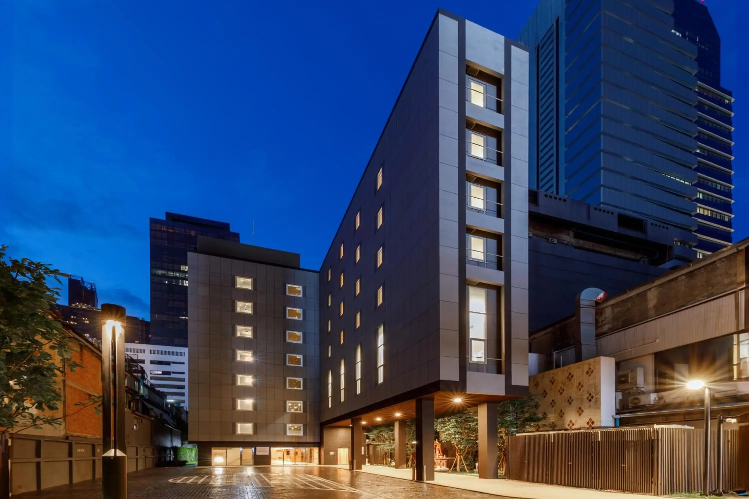 Property building in Nishitetsu Hotel Croom Bangkok Silom Property building in Nishitetsu Hotel Croom Bangkok Silom