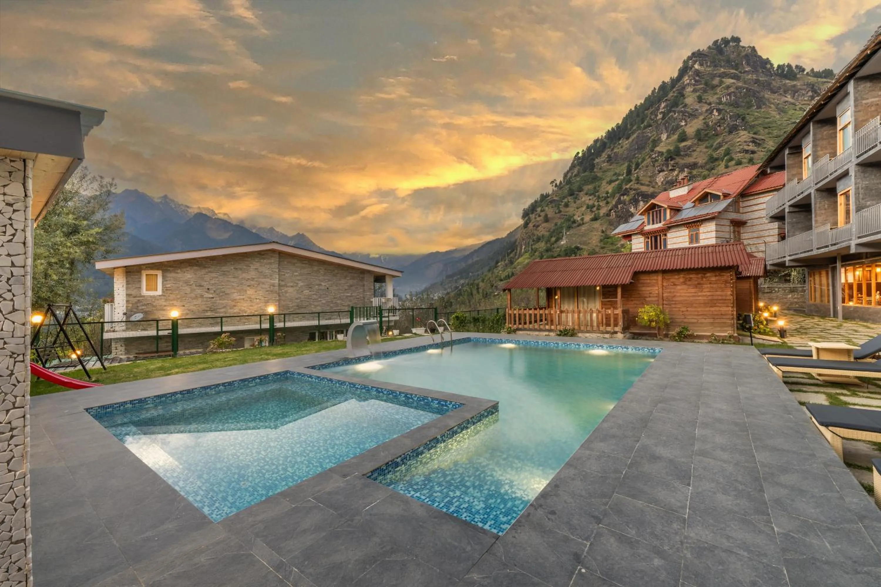 Property building in Echor Himalayan Heights Resorts & Spa Manali