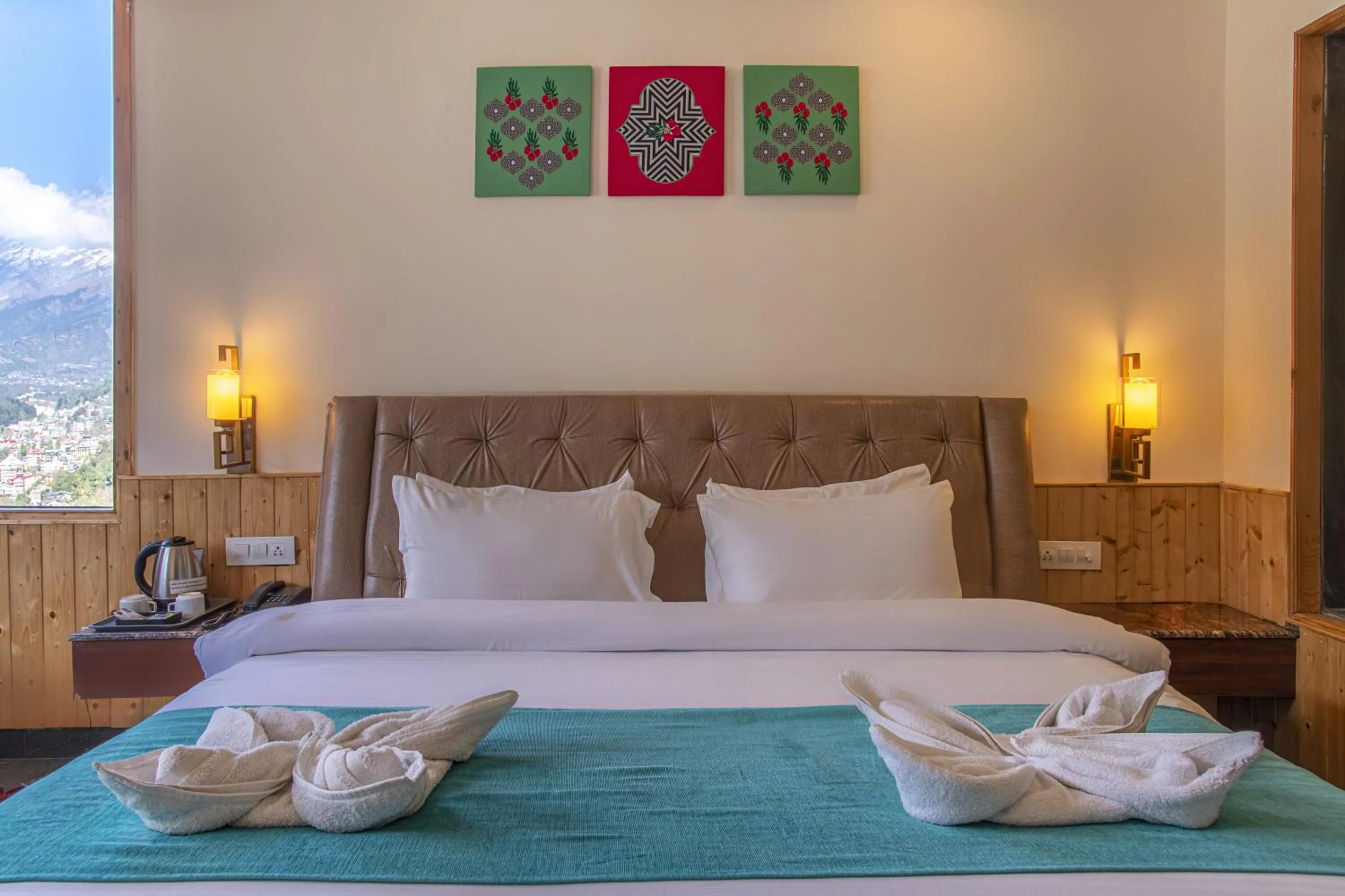Bed in Echor Himalayan Heights Resorts & Spa Manali