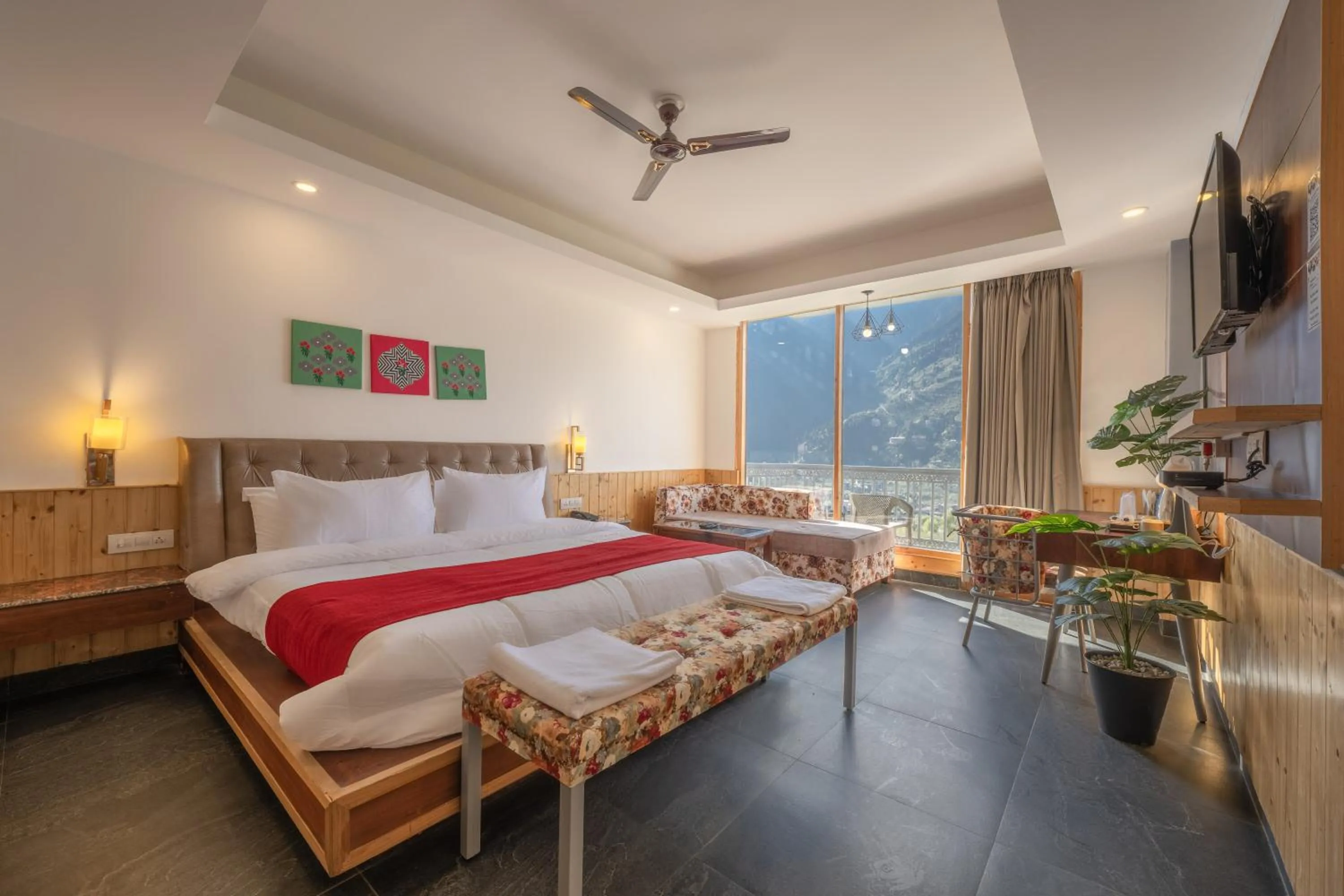 Bed in Echor Himalayan Heights Resorts & Spa Manali