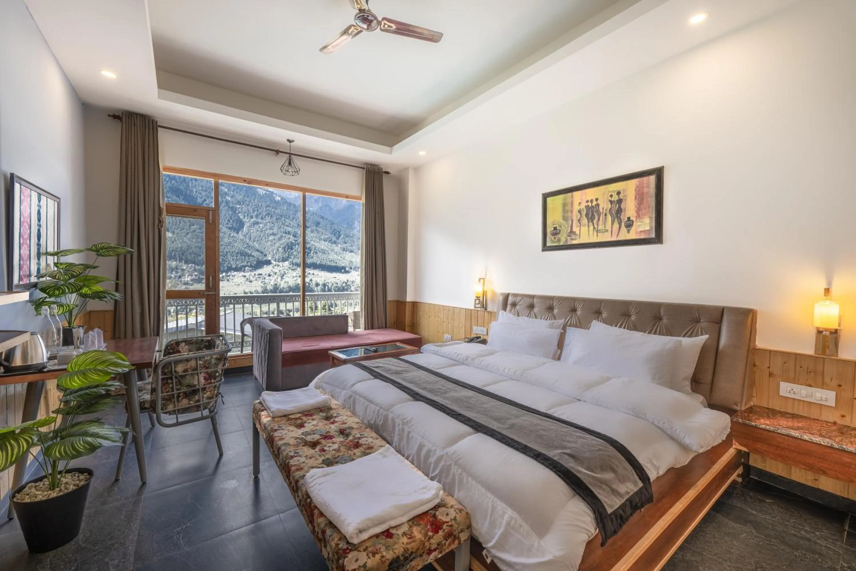 Bed in Echor Himalayan Heights Resorts & Spa Manali
