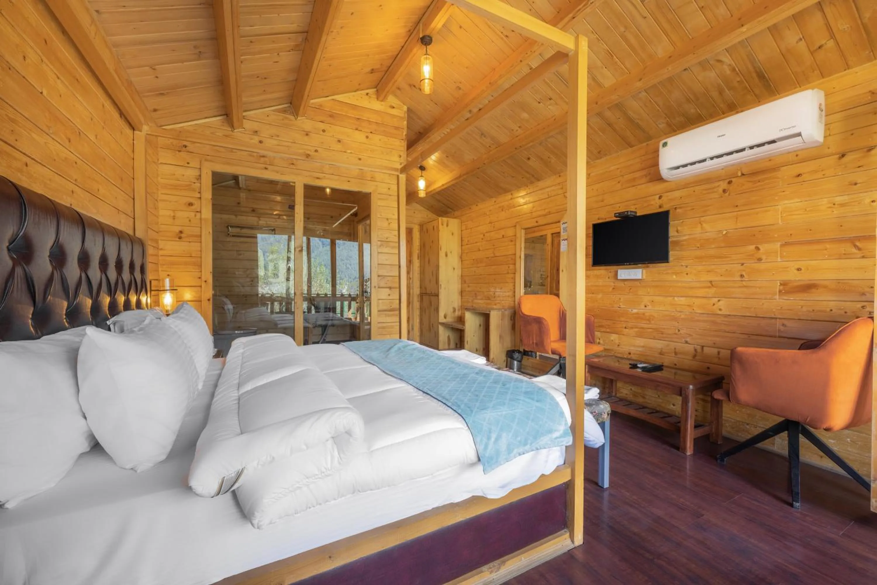 Bed in Echor Himalayan Heights Resorts & Spa Manali
