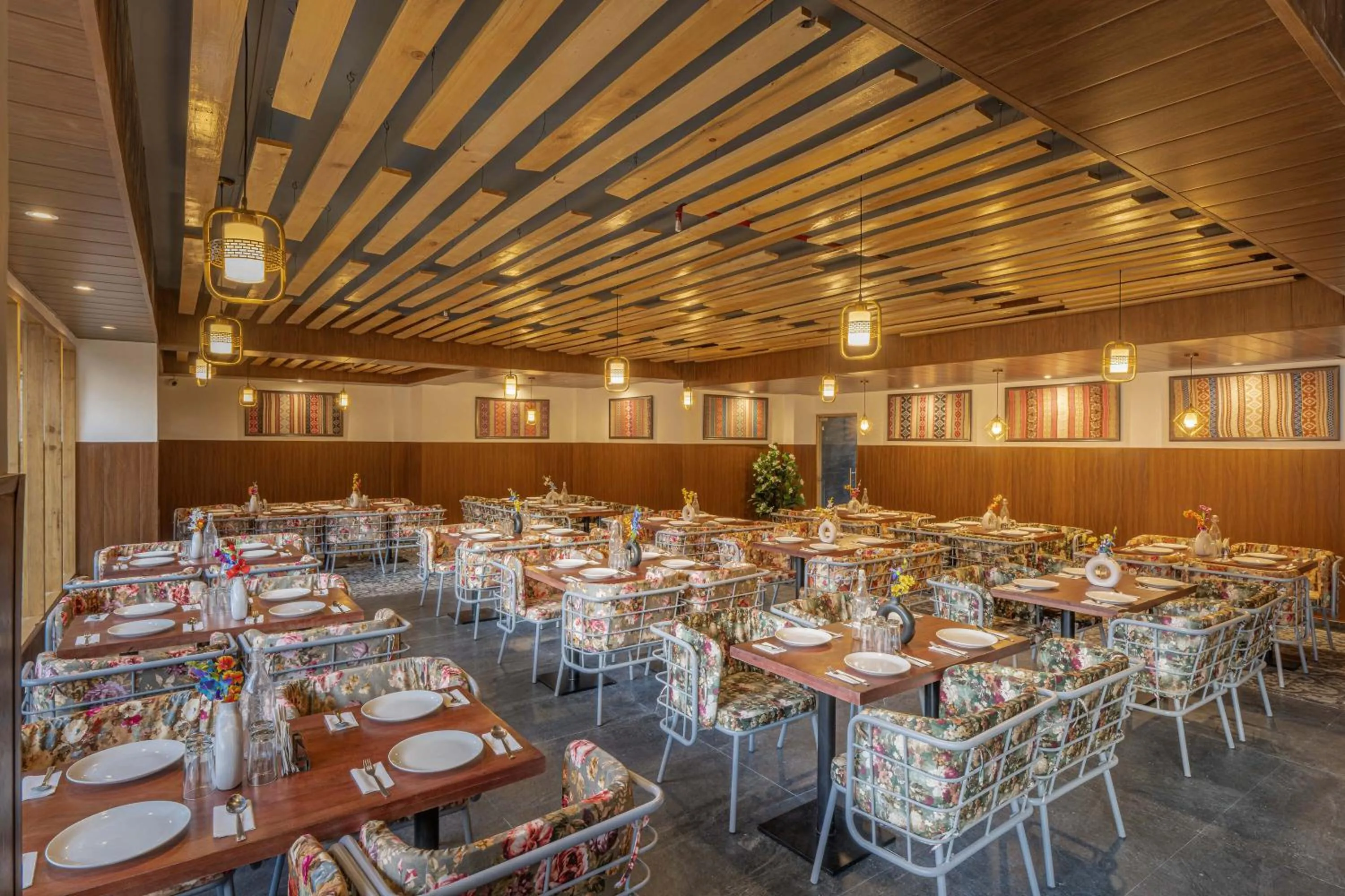 Restaurant/places to eat in Echor Himalayan Heights Resorts & Spa Manali