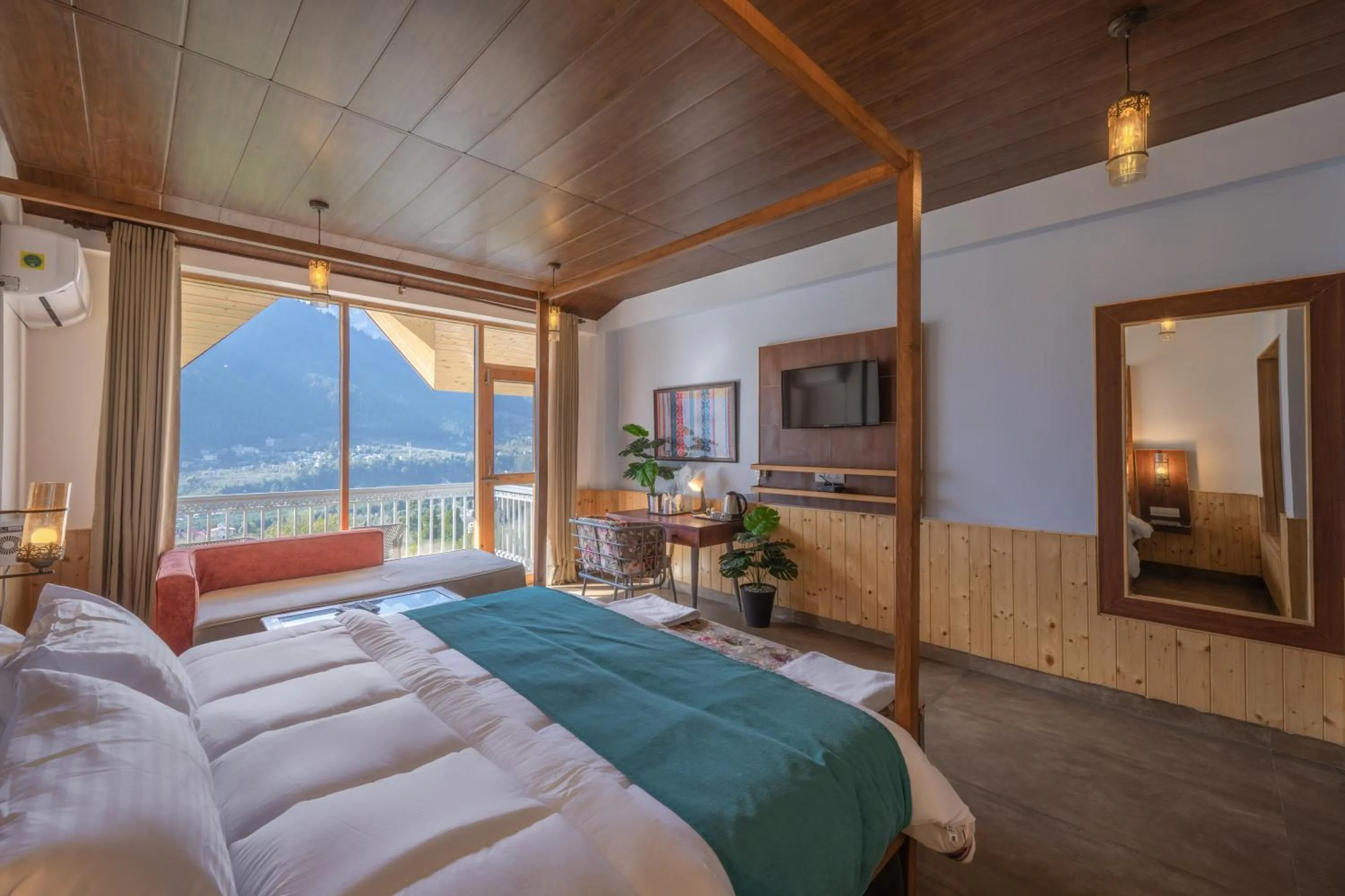 Bed in Echor Himalayan Heights Resorts & Spa Manali