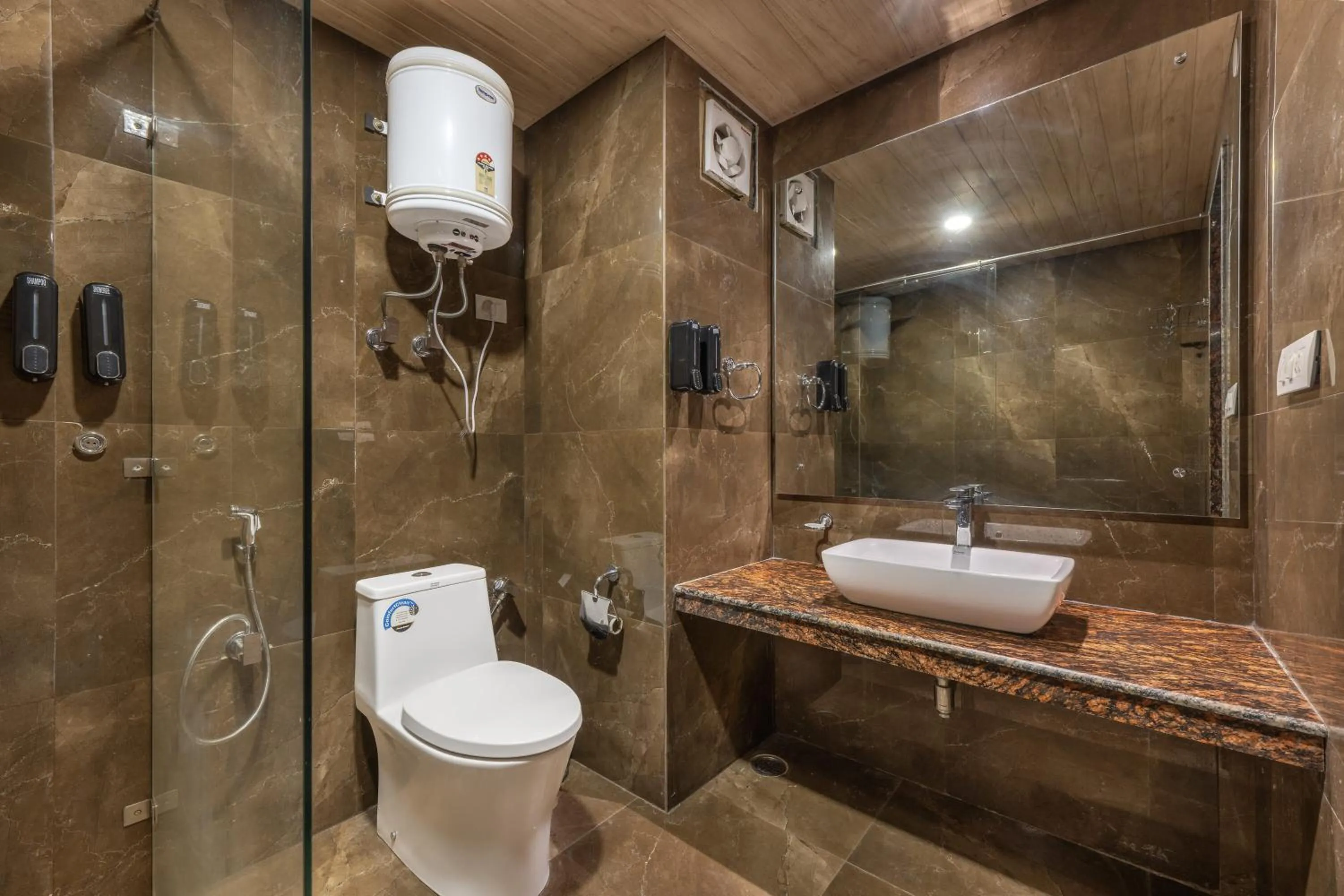 Shower in Echor Himalayan Heights Resorts & Spa Manali