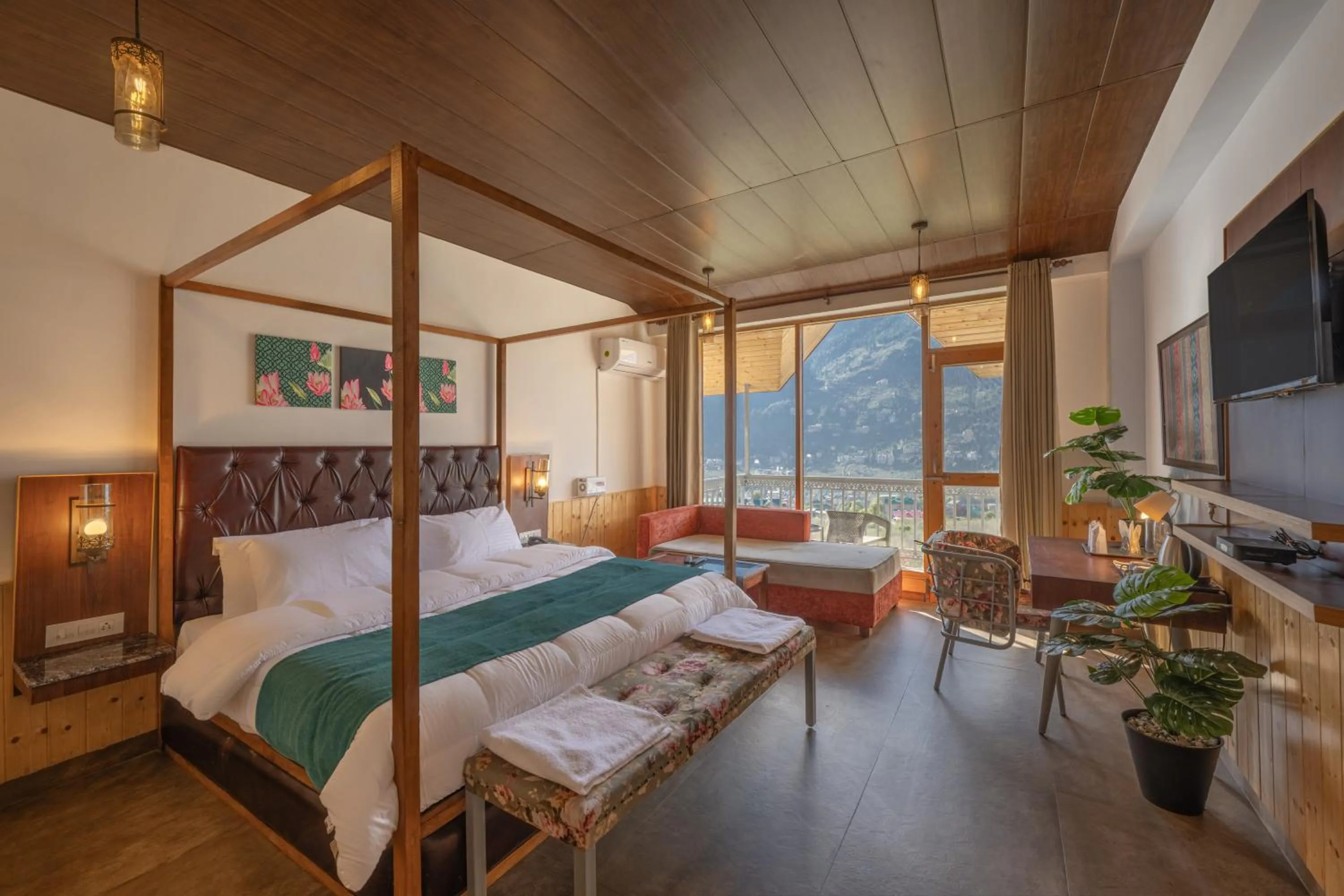 Bed in Echor Himalayan Heights Resorts & Spa Manali