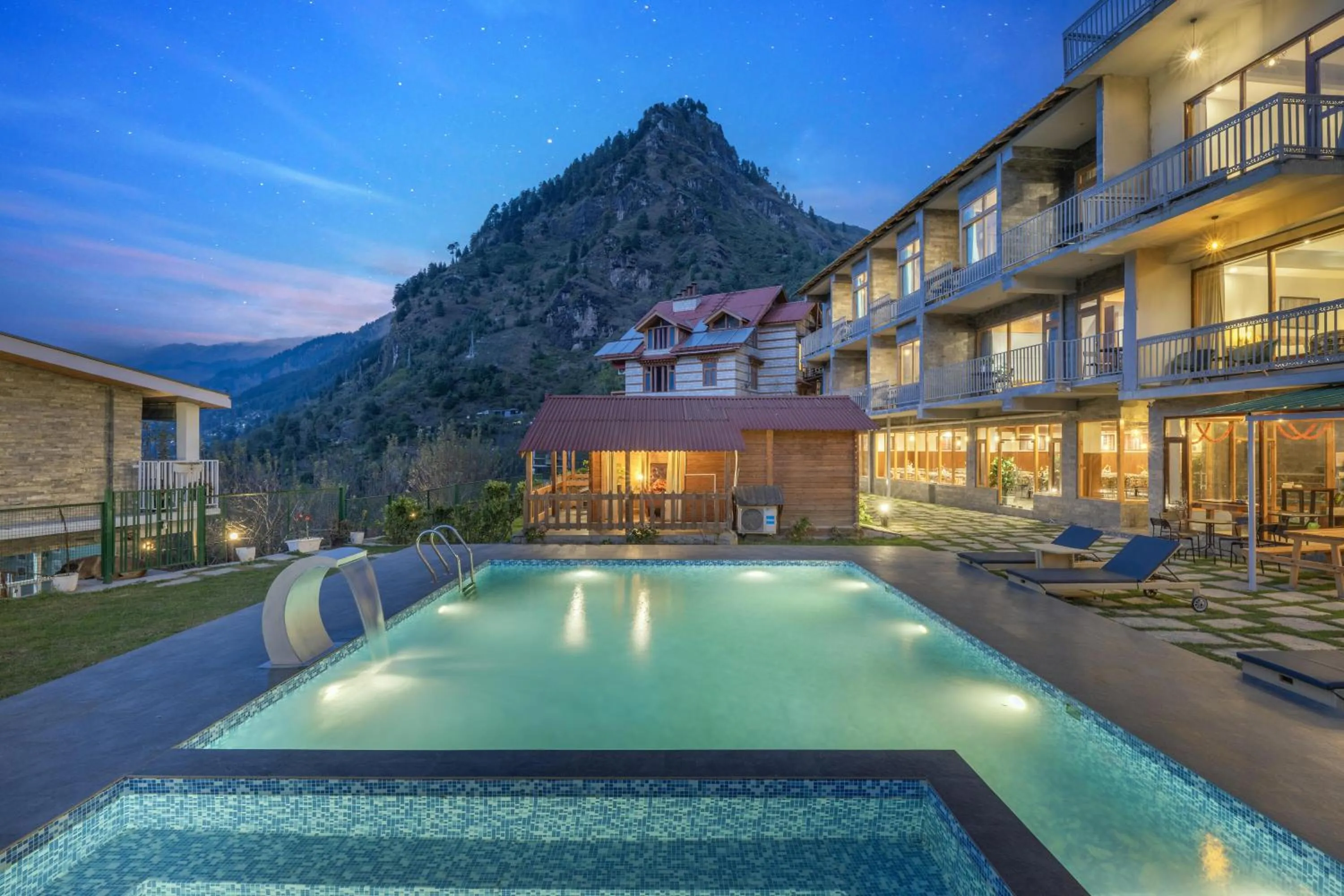 Property building in Echor Himalayan Heights Resorts & Spa Manali