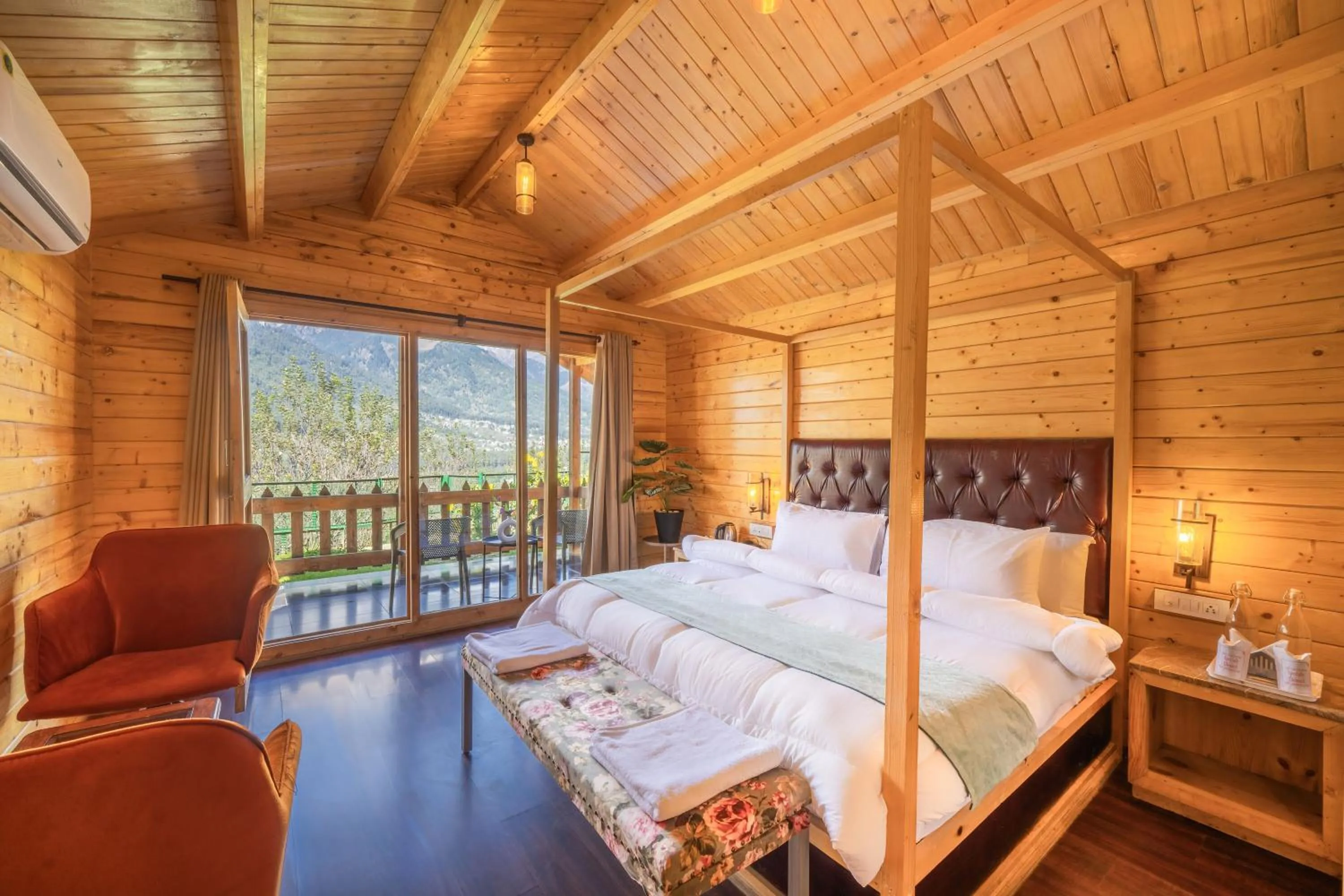 Bed in Echor Himalayan Heights Resorts & Spa Manali