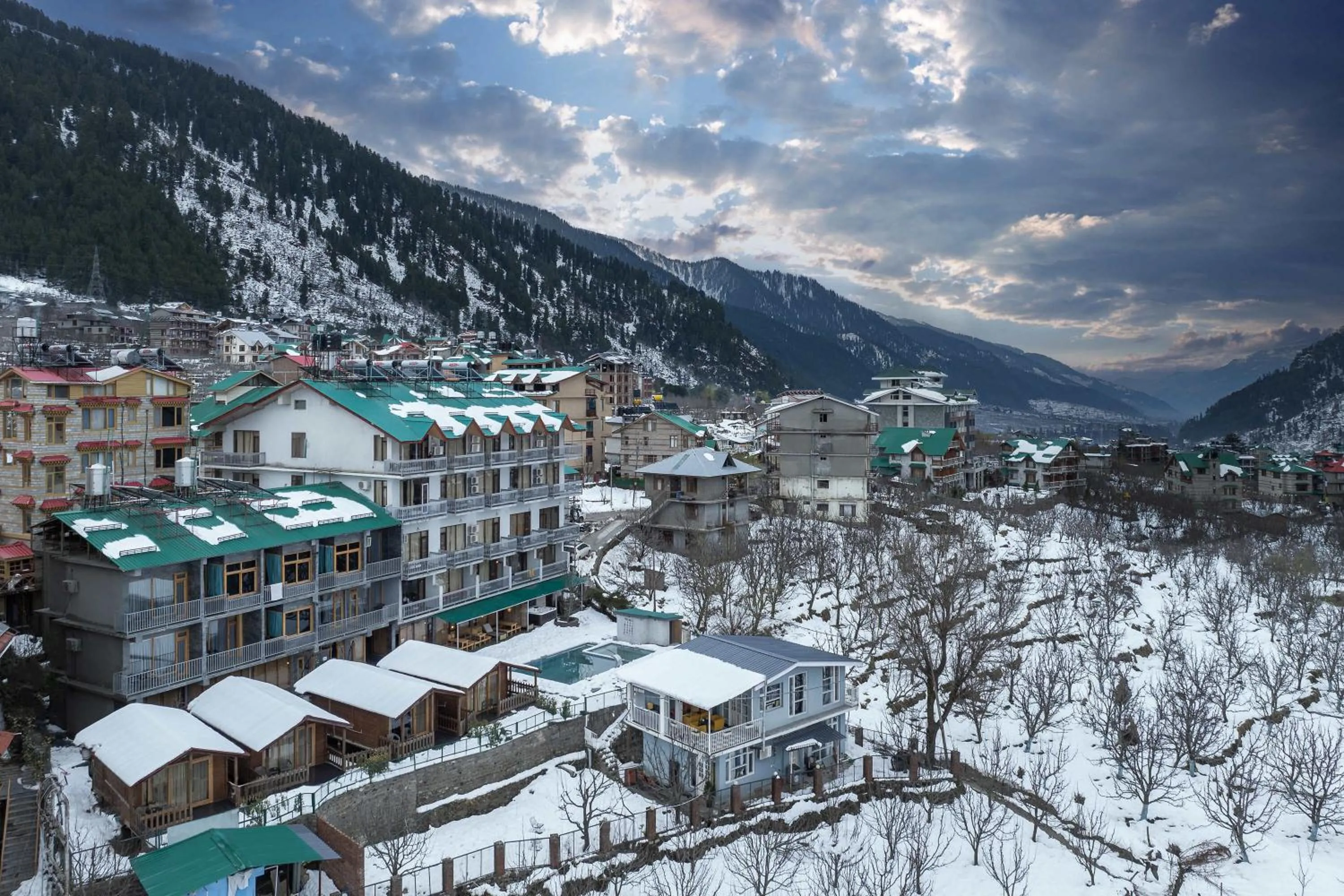 Property building in Echor Himalayan Heights Resorts & Spa Manali