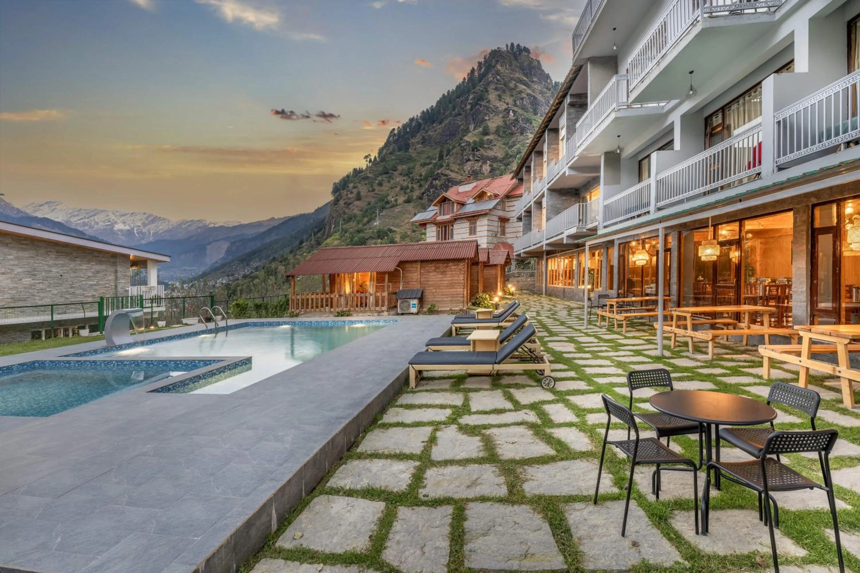 Property building in Echor Himalayan Heights Resorts & Spa Manali