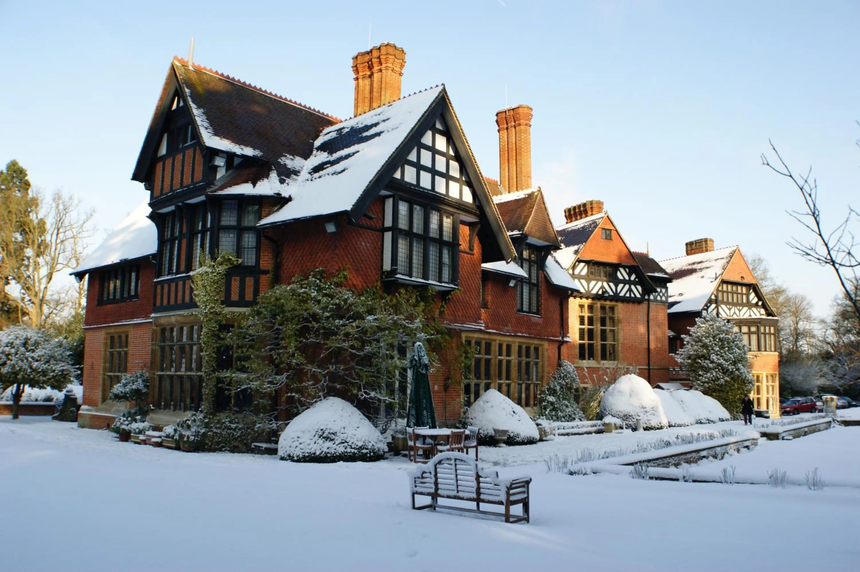 Property building in Best Western PLUS Grim's Dyke Hotel