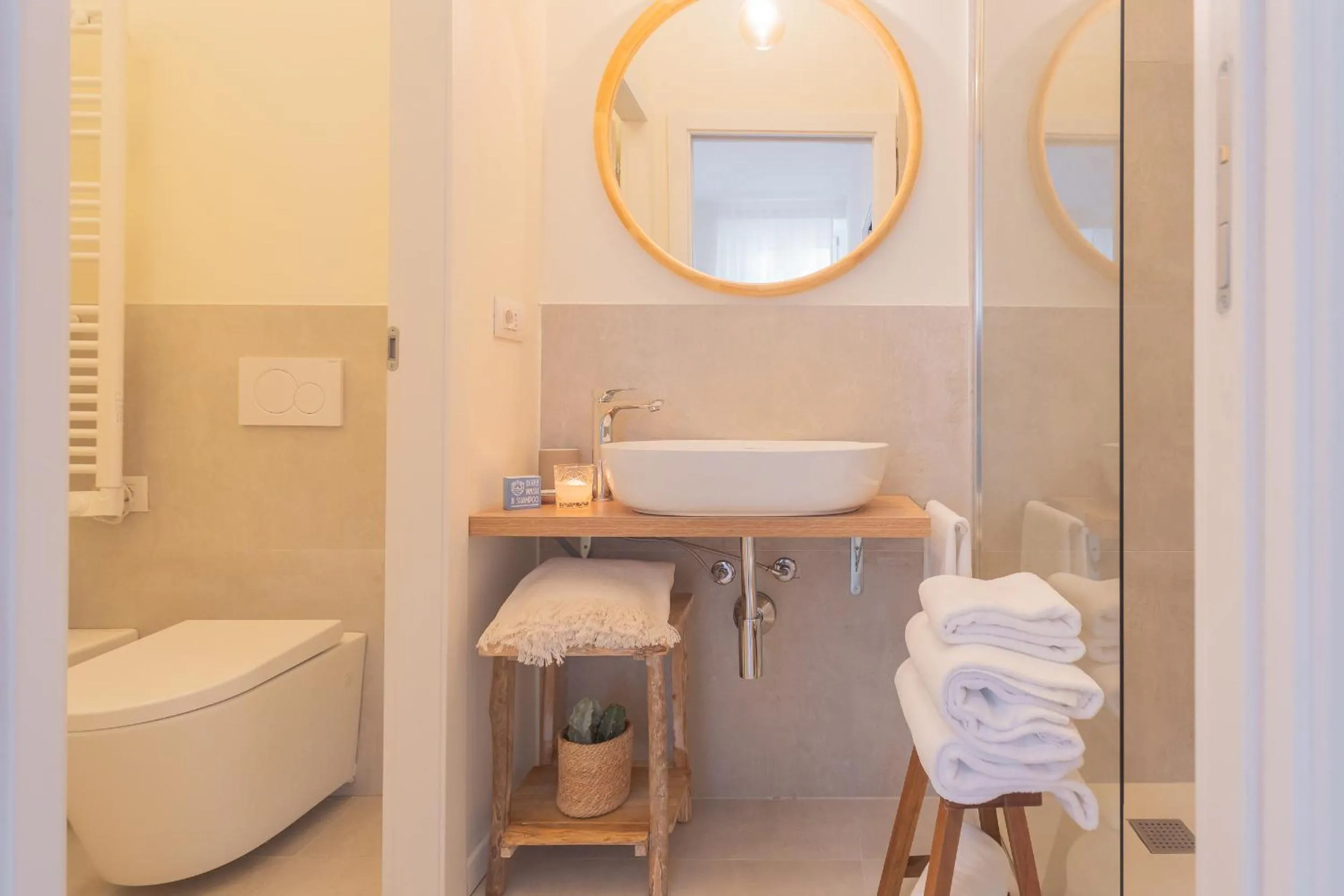 Enchanted Como Lake - City Apartment 2 by Rent All Como