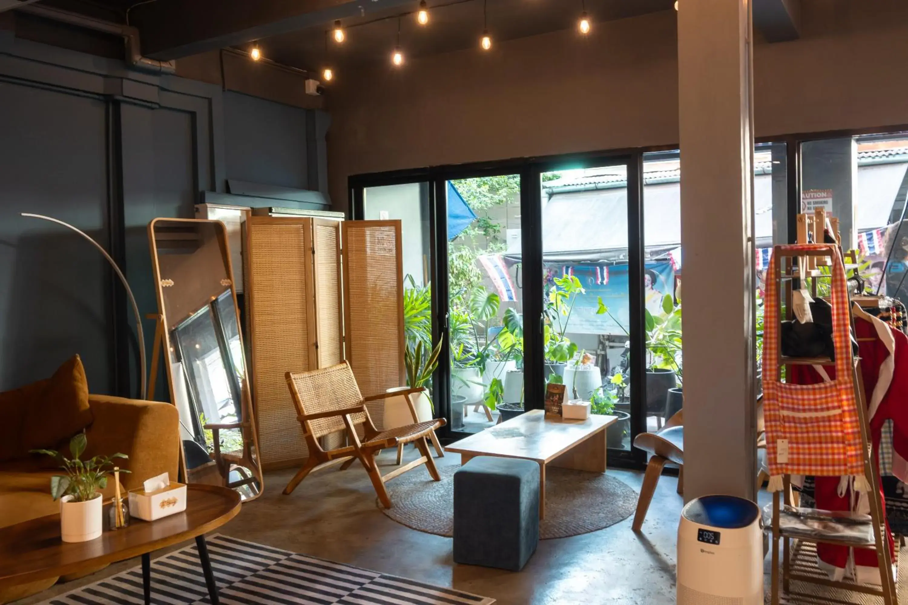 Property building in Ti Thong Hostel Property building in Ti Thong Hostel