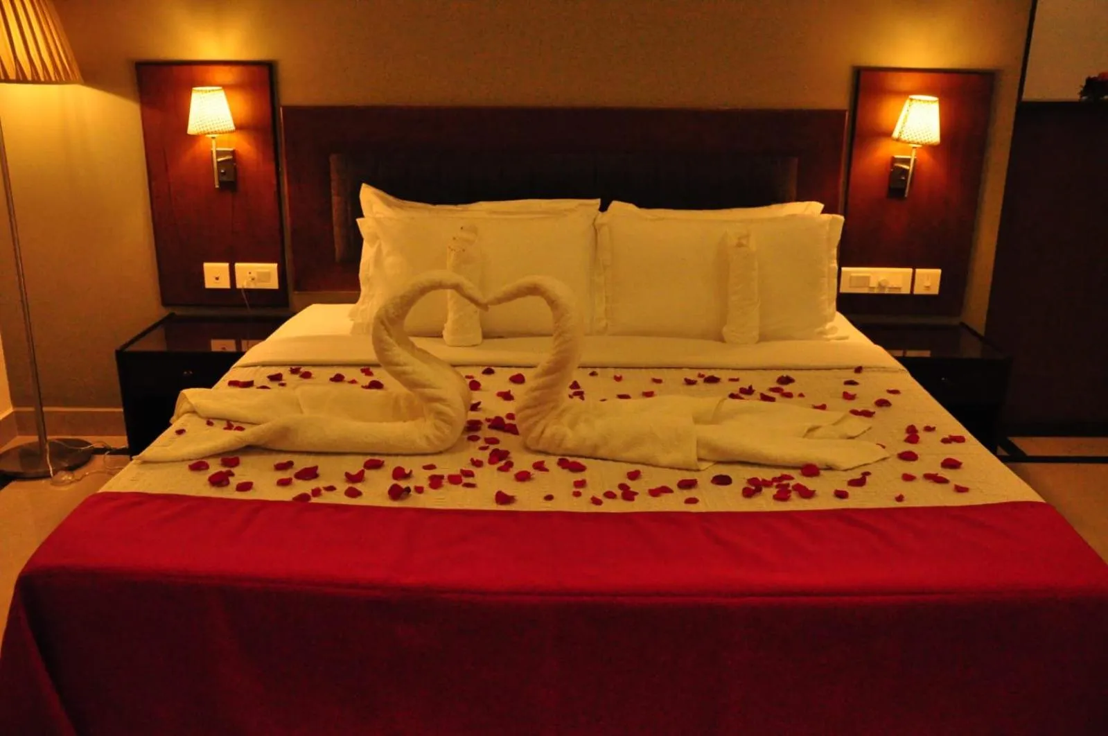 Bedroom, Bed in Harbour Hotels