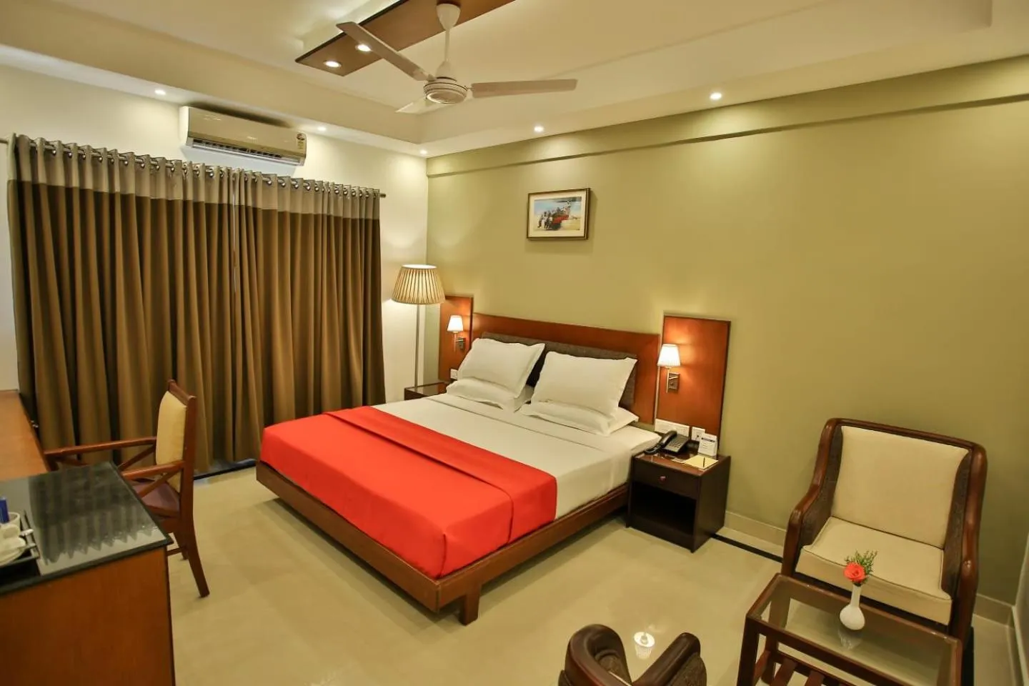 Bedroom, Bed in Harbour Hotels