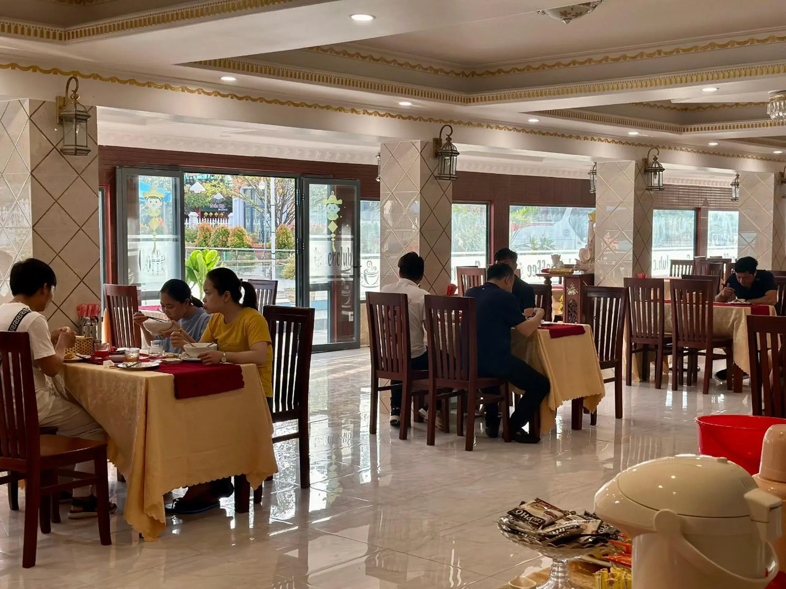 Restaurant/places to eat in Cao Lanh Hotel Restaurant/places to eat in Cao Lanh Hotel