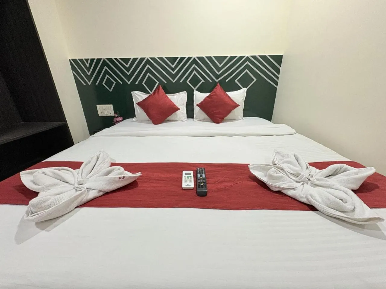 Bed in HOTEL KAILASH PARK