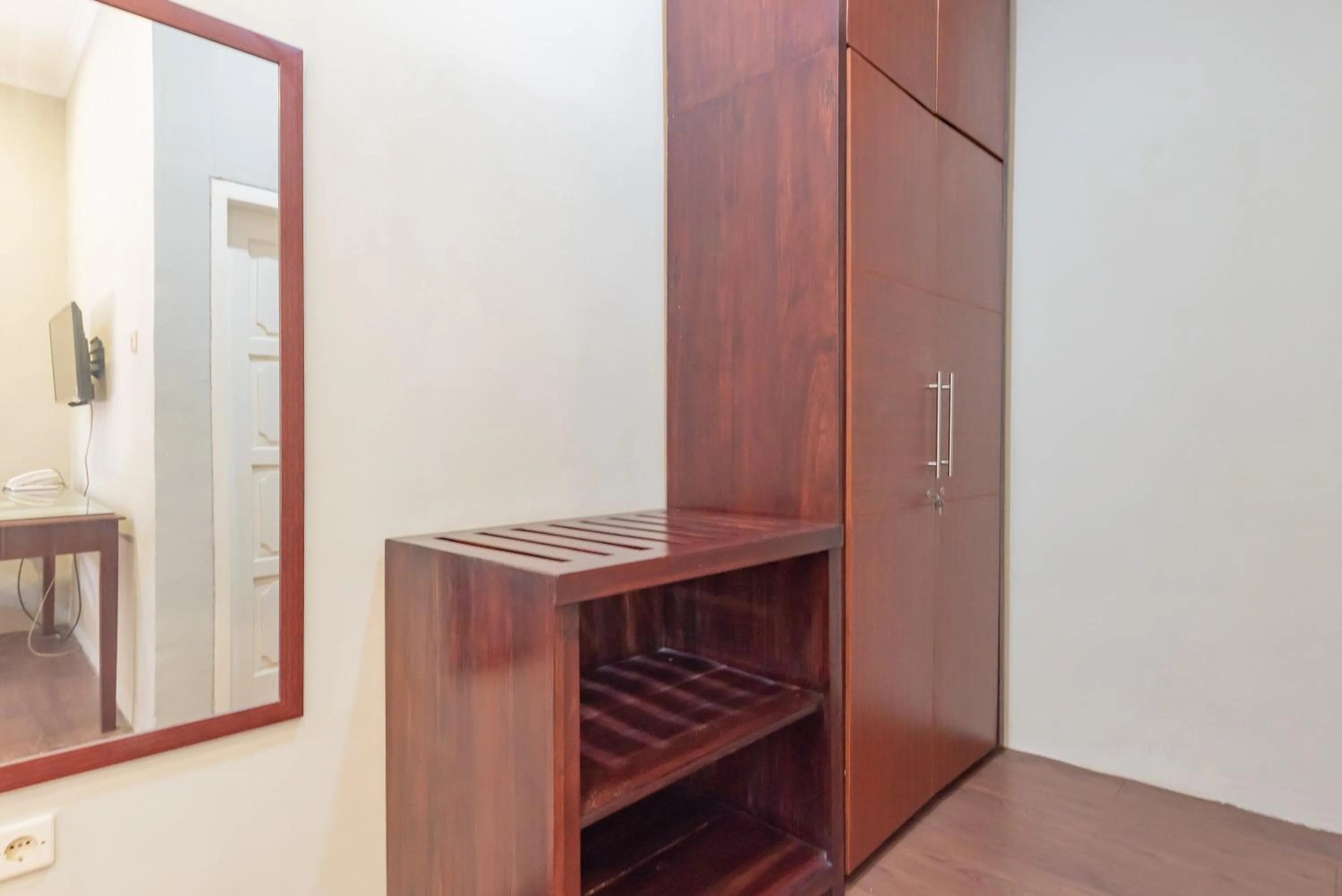 wardrobe in Urbanview Resort Botol Cisarua Puncak Bogor