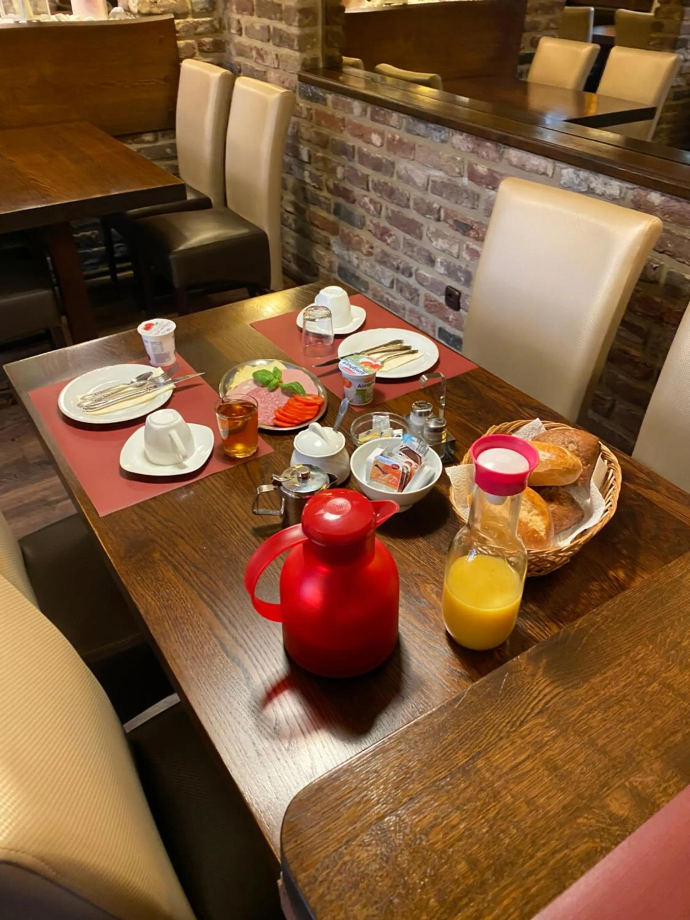 Breakfast in Hotel - Restaurant Braustube