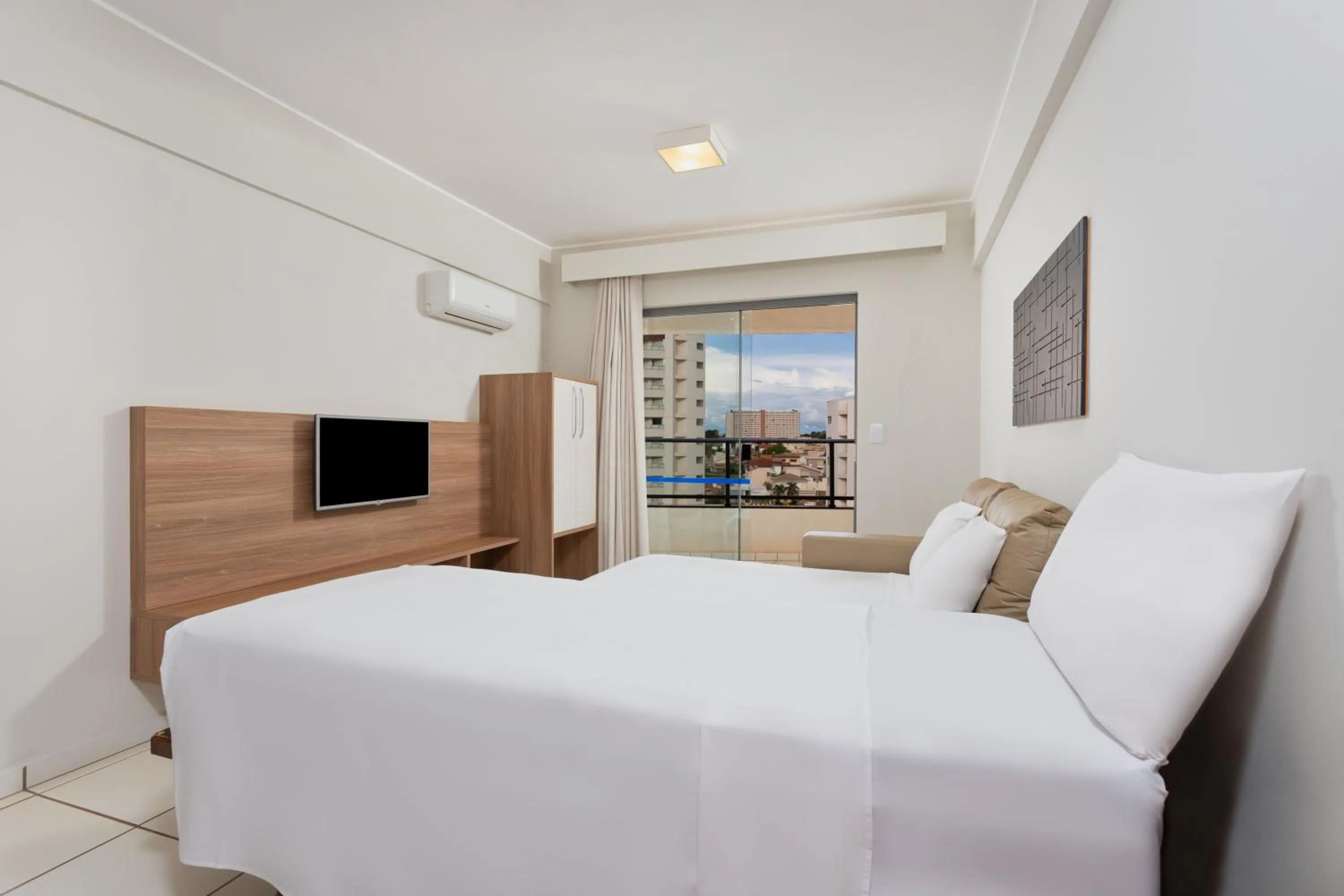 TV and multimedia, Bed in Wyndham Olímpia Royal Hotels