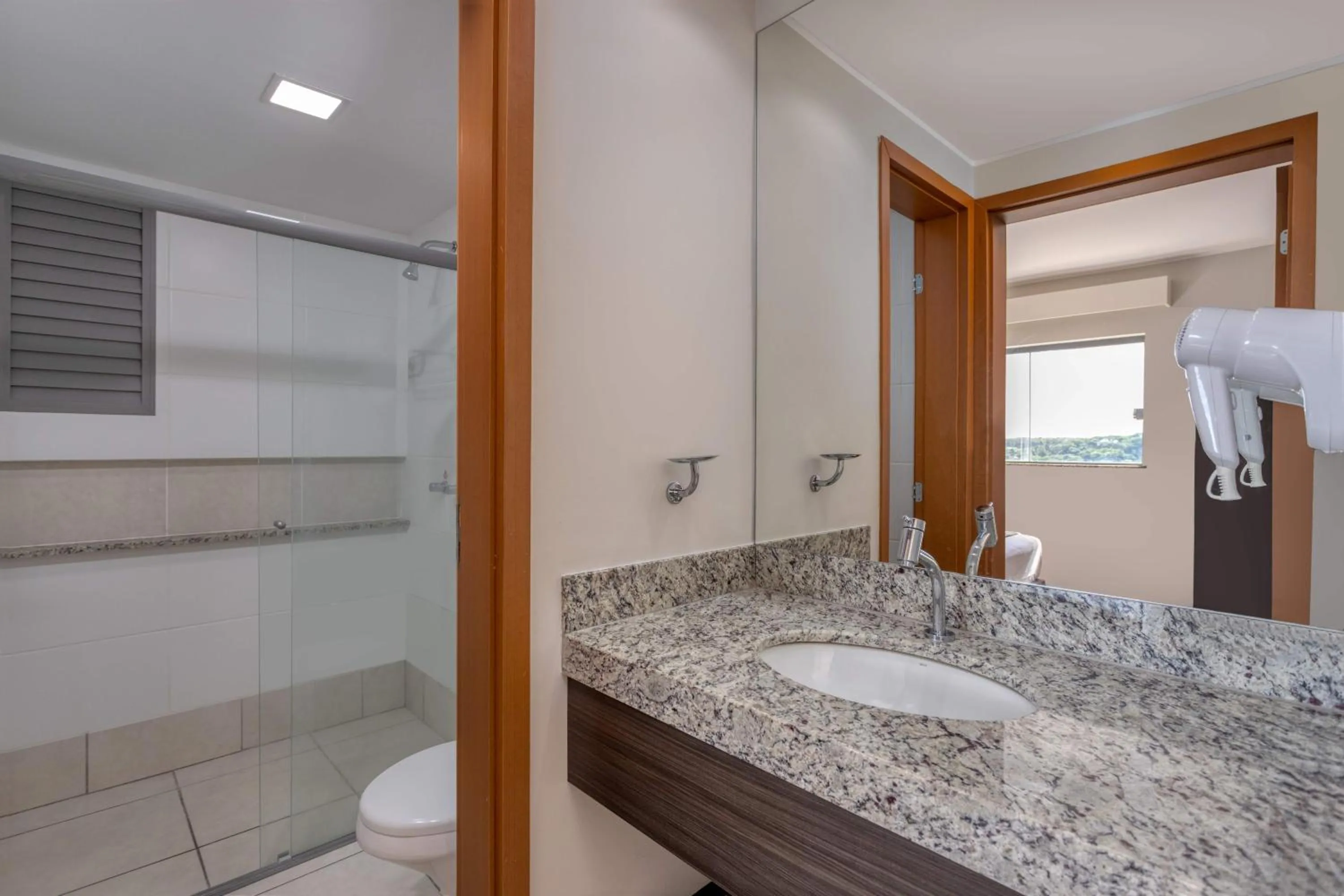 Shower in Wyndham Olímpia Royal Hotels