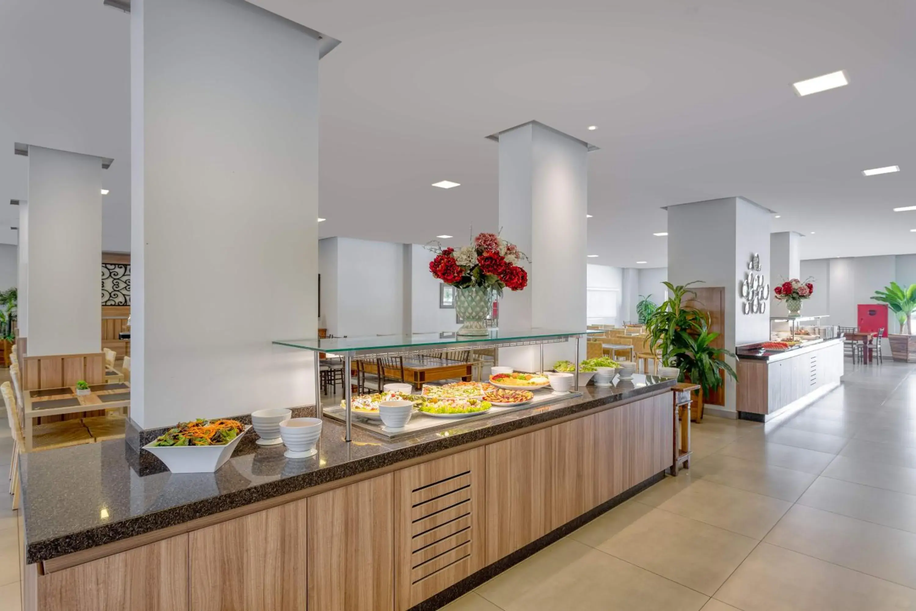 Restaurant/places to eat in Wyndham Olímpia Royal Hotels Restaurant/places to eat in Wyndham Olímpia Royal Hotels