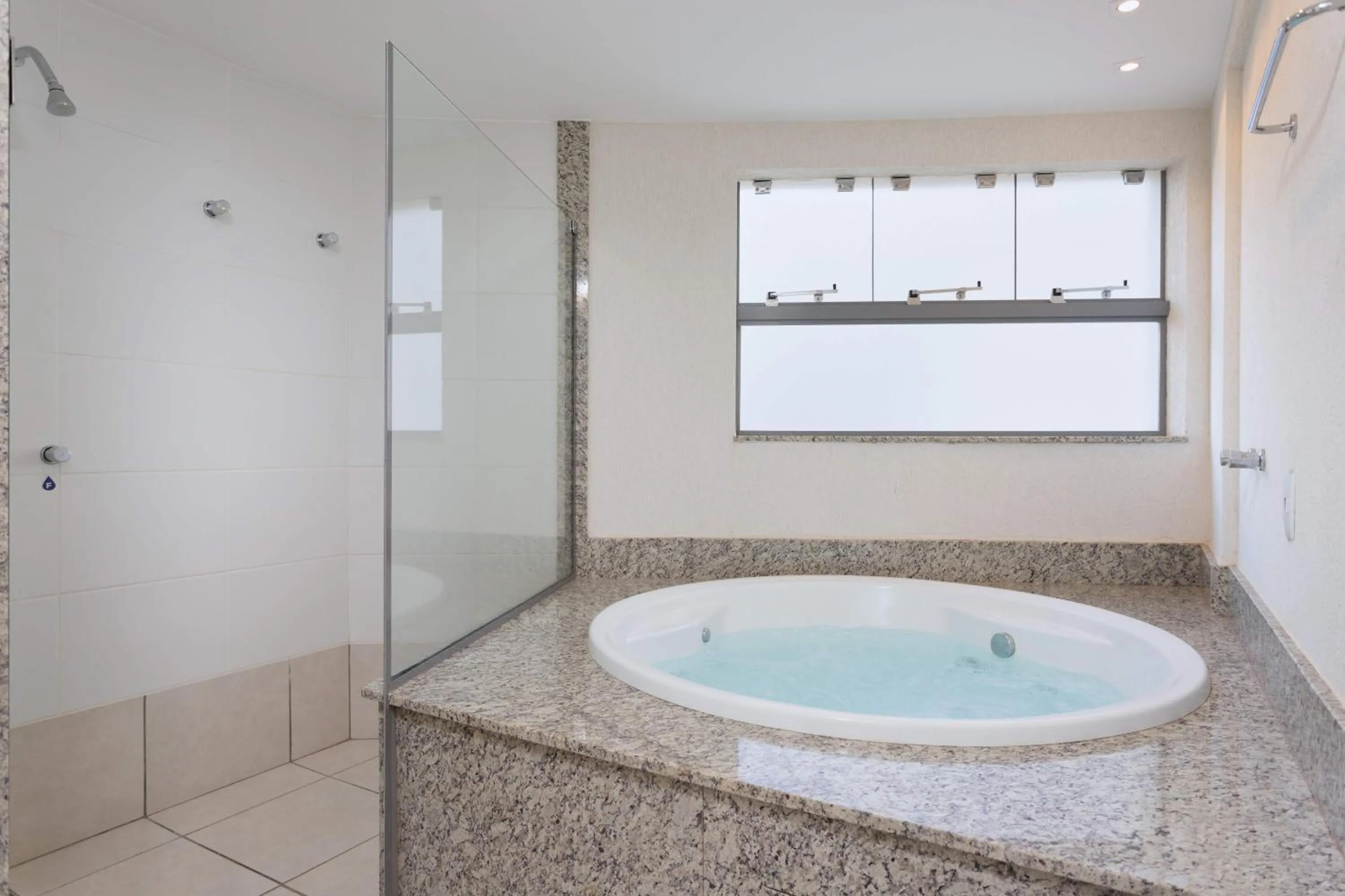 Shower in Wyndham Olímpia Royal Hotels