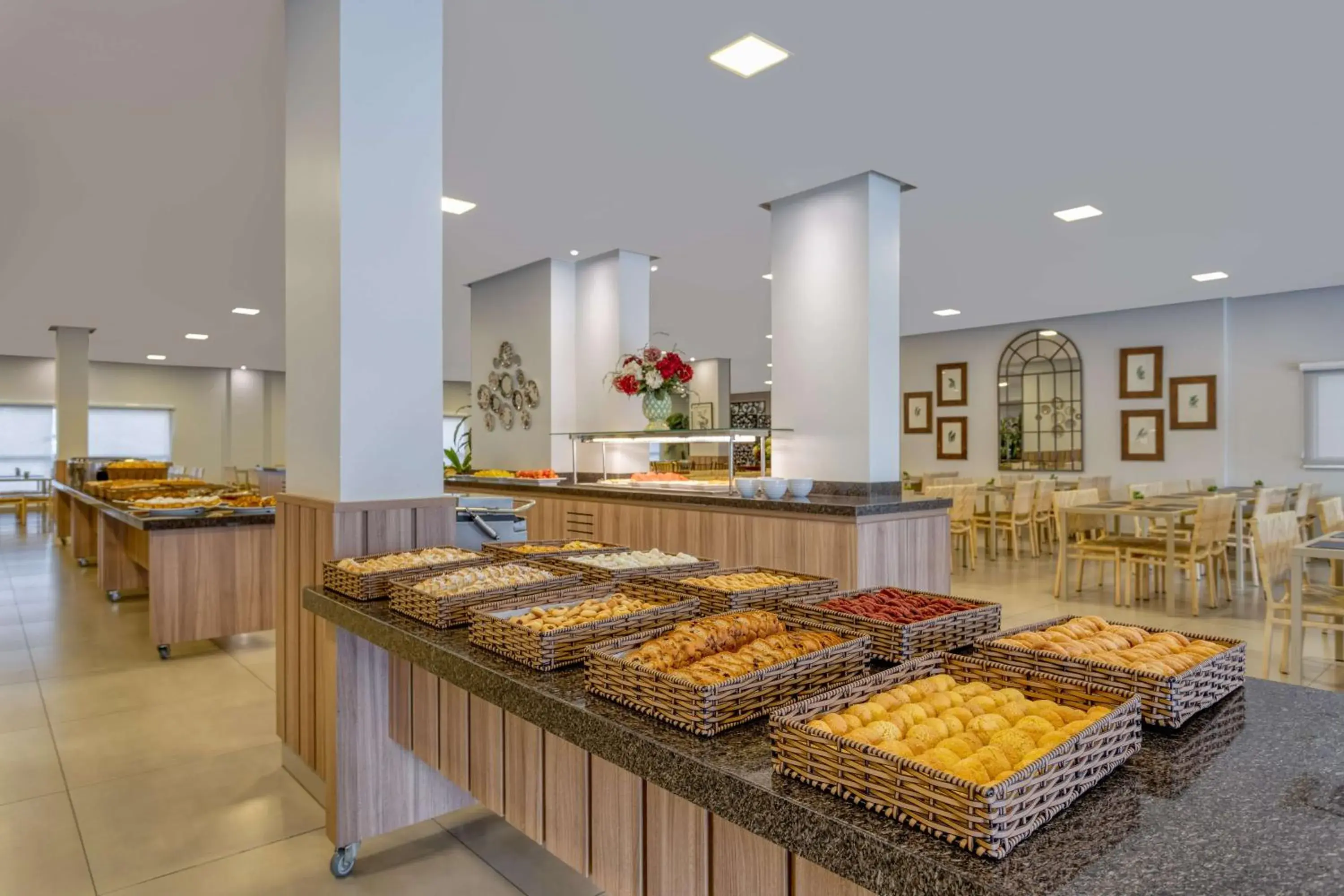 Restaurant/places to eat in Wyndham Olímpia Royal Hotels Restaurant/places to eat in Wyndham Olímpia Royal Hotels